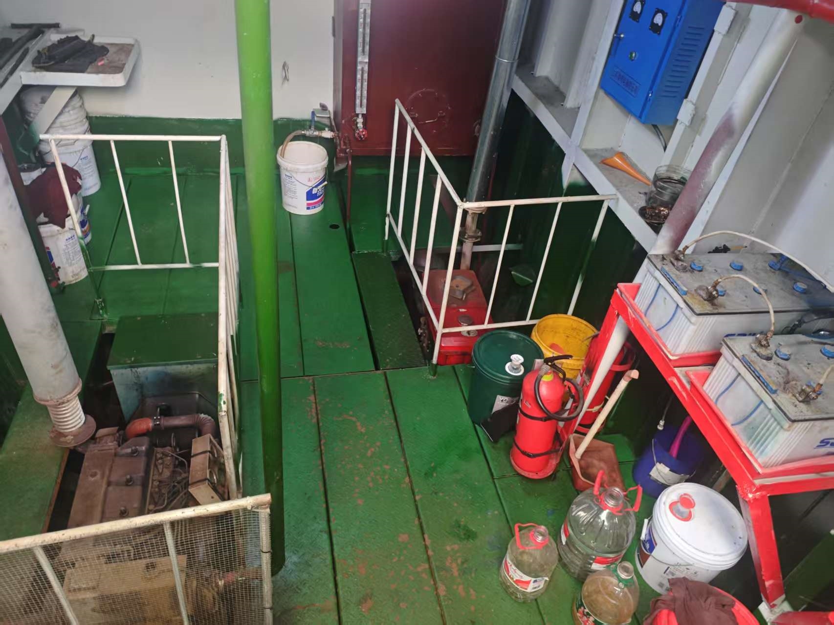 出售12人风电运维船