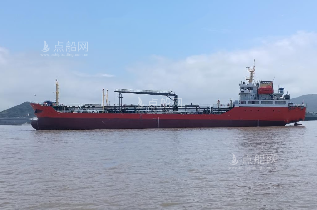 出售4500吨成品油船