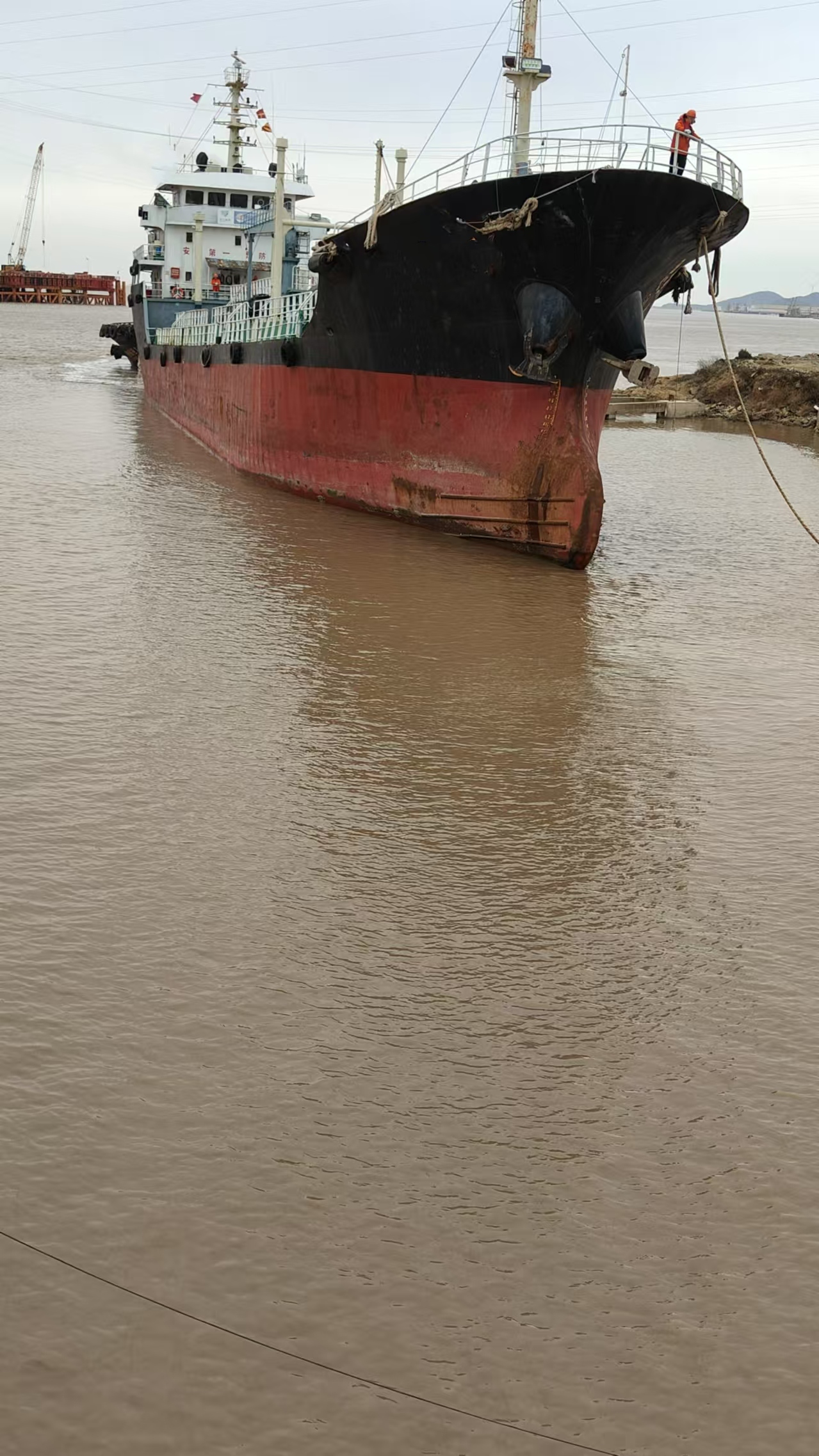 出售2329吨成品油船