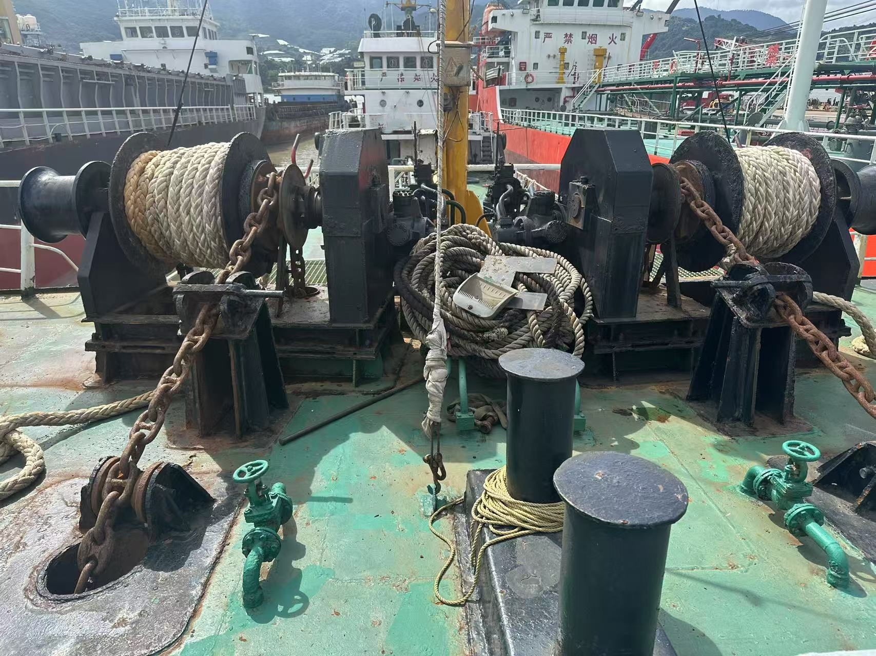 出售833吨成品油船