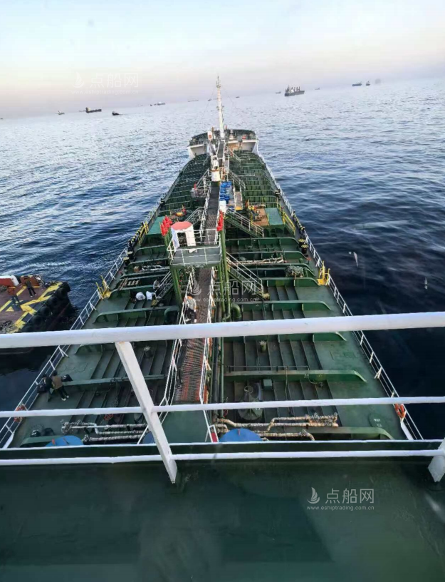 出售7500吨成品油船