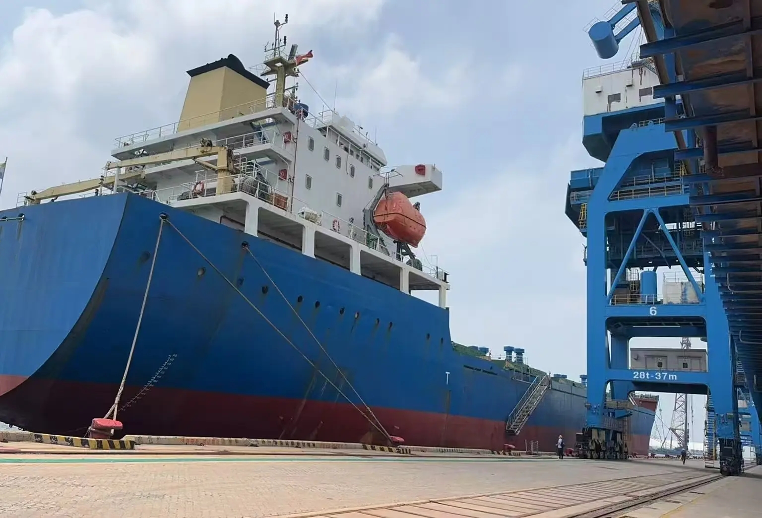 出售25000吨散货船