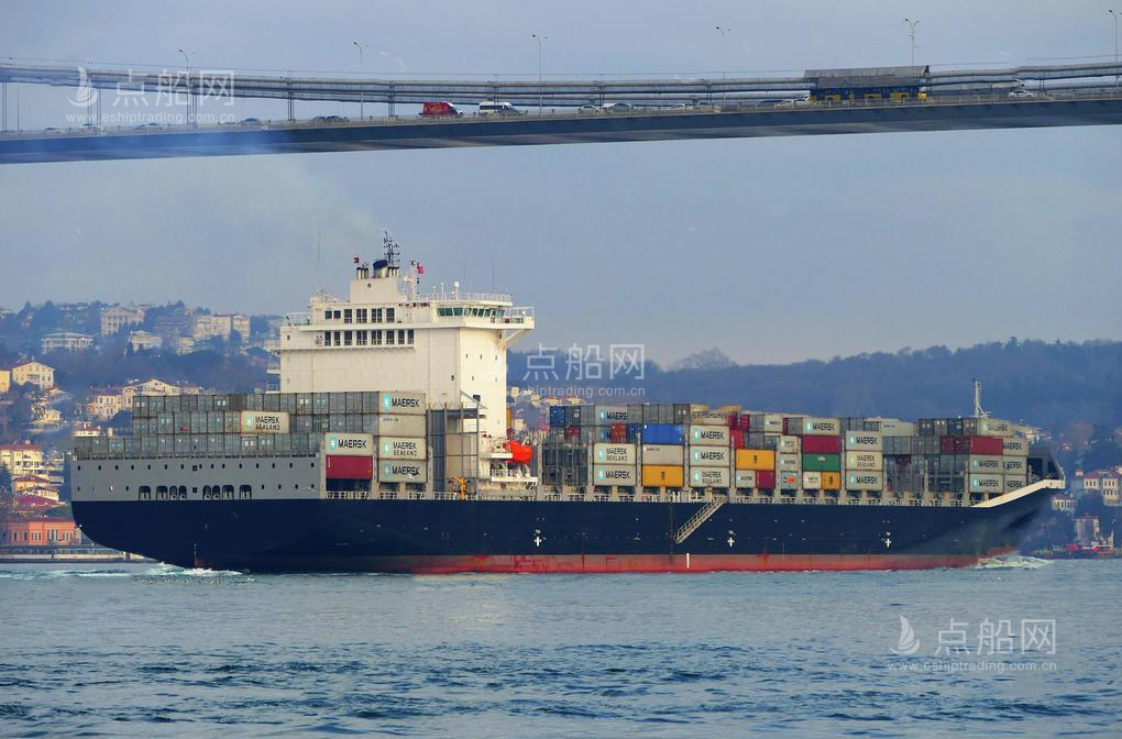 出售4896箱集装箱船