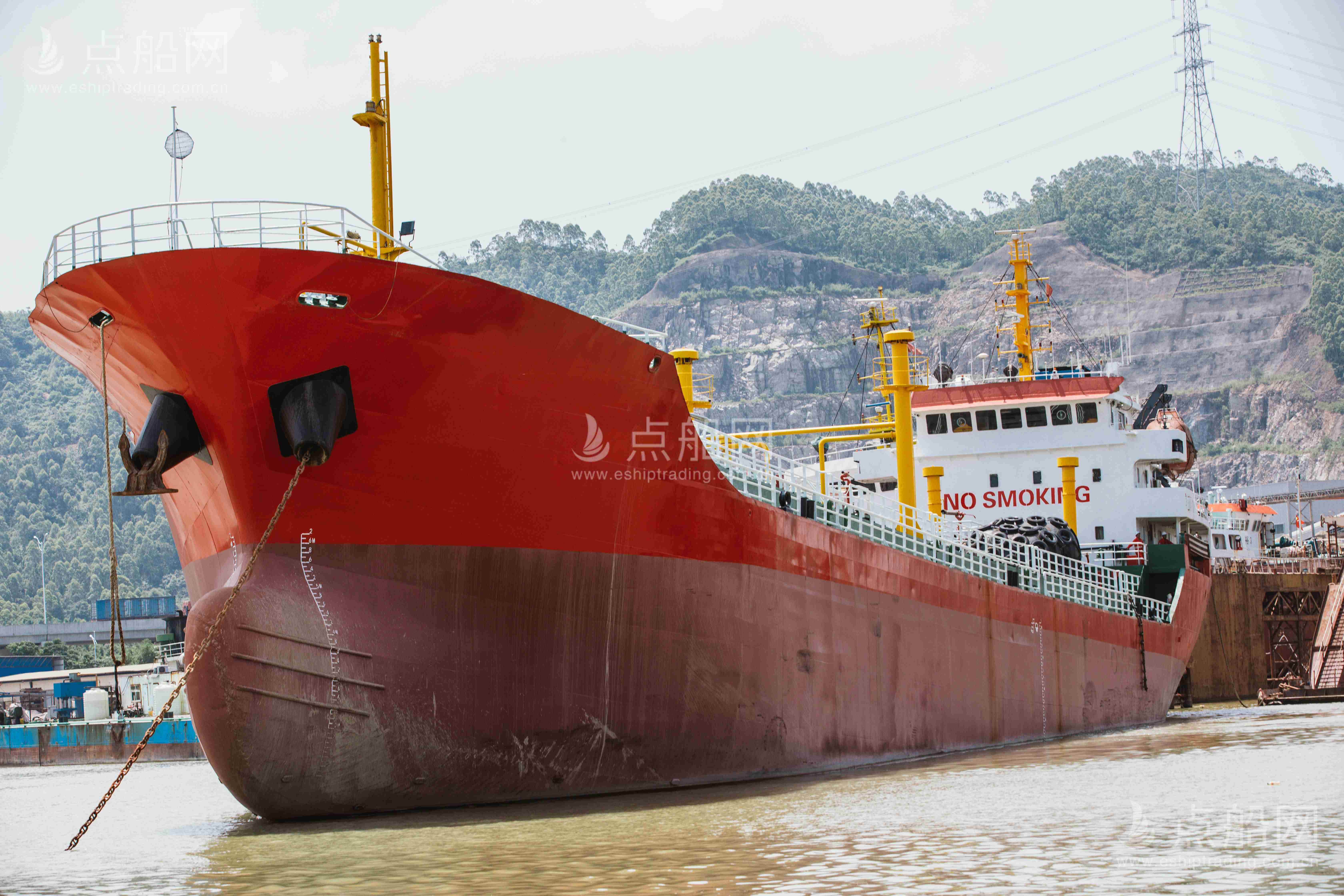 出售4600吨成品油船