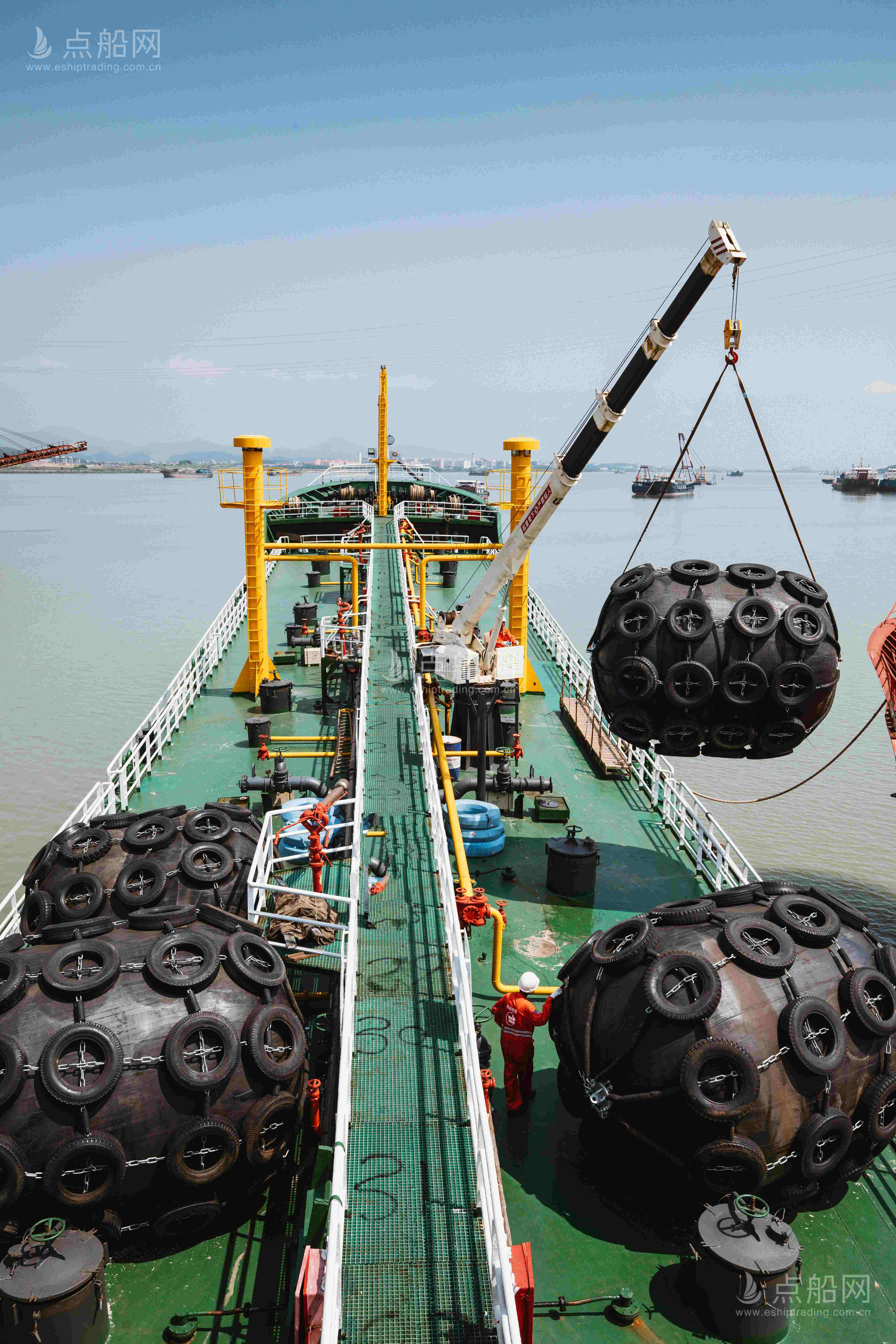 出售4600吨成品油船