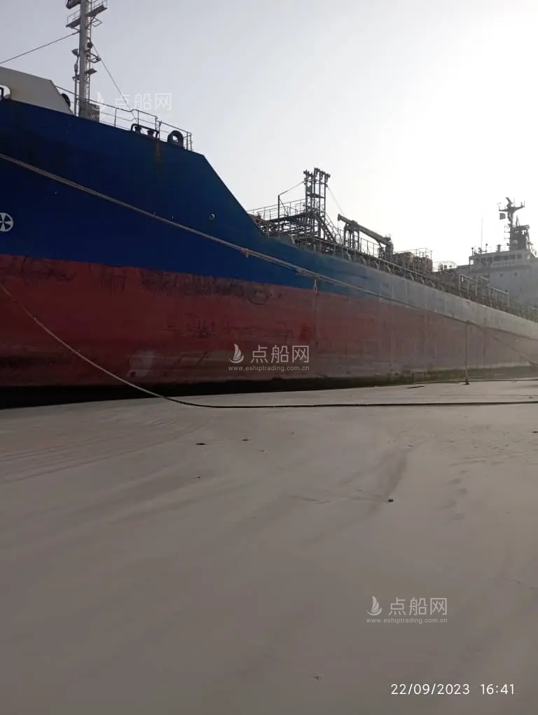 出售8336吨废钢船