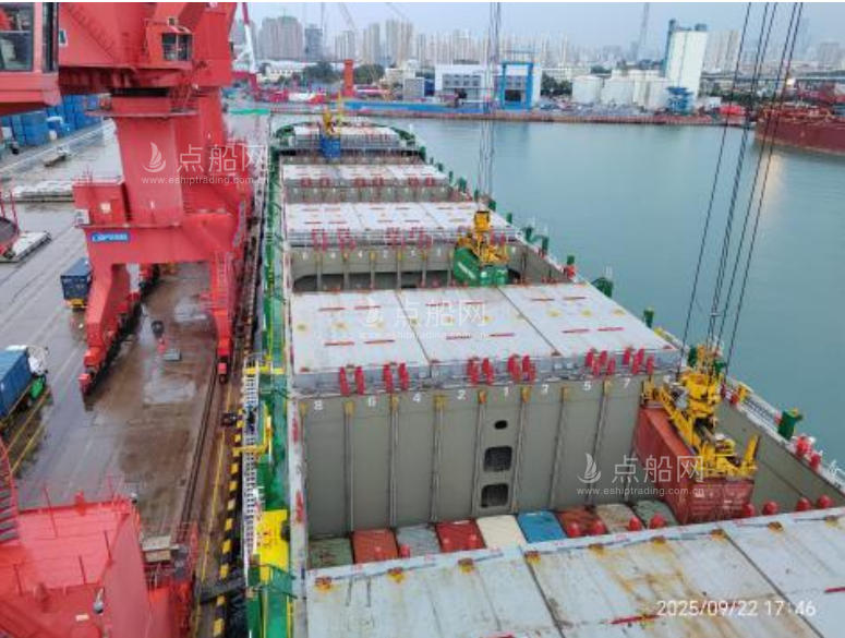 出售1667箱集装箱船