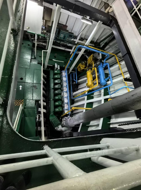 出售1216箱集装箱船