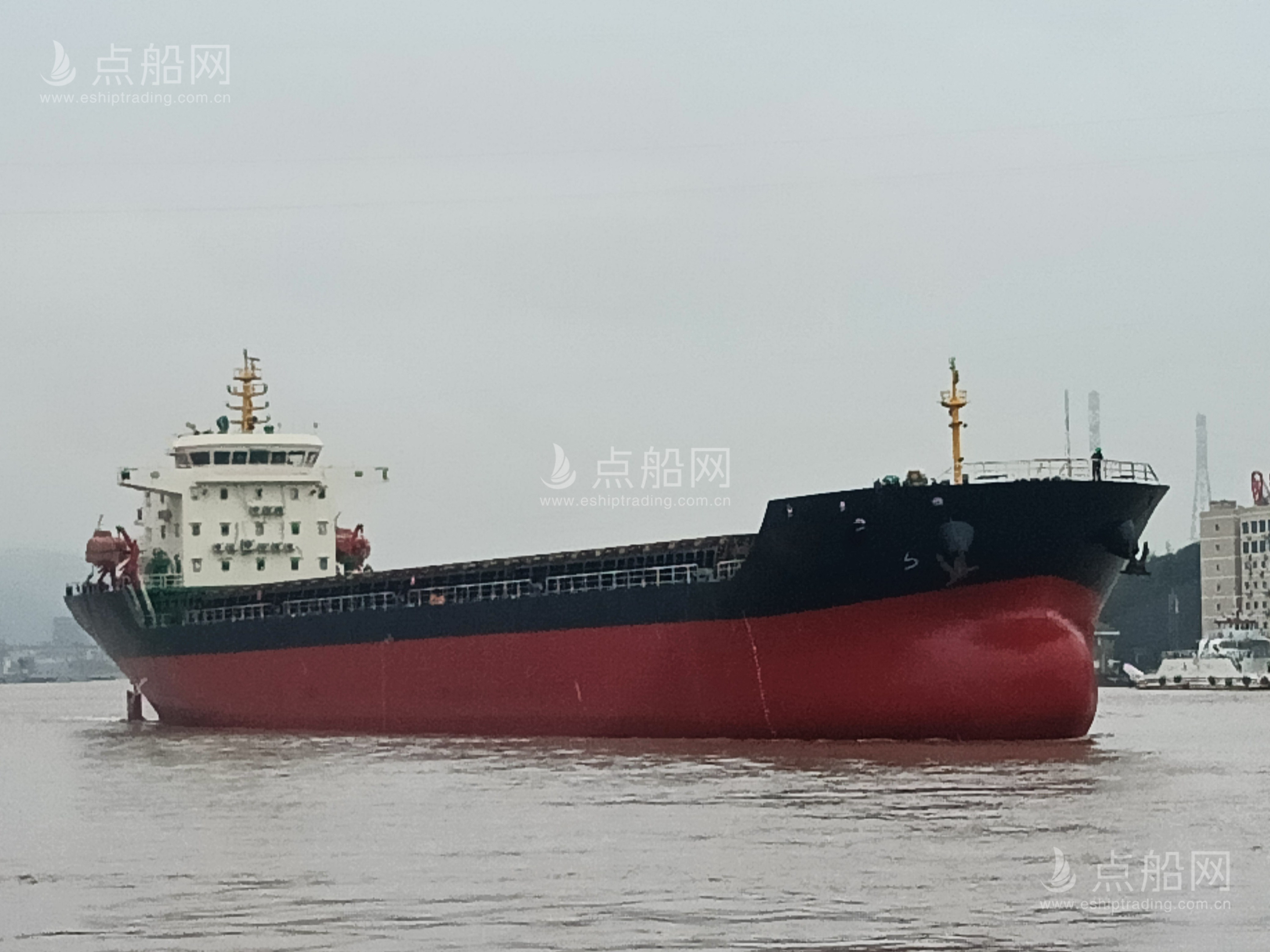 出售13900吨散货船