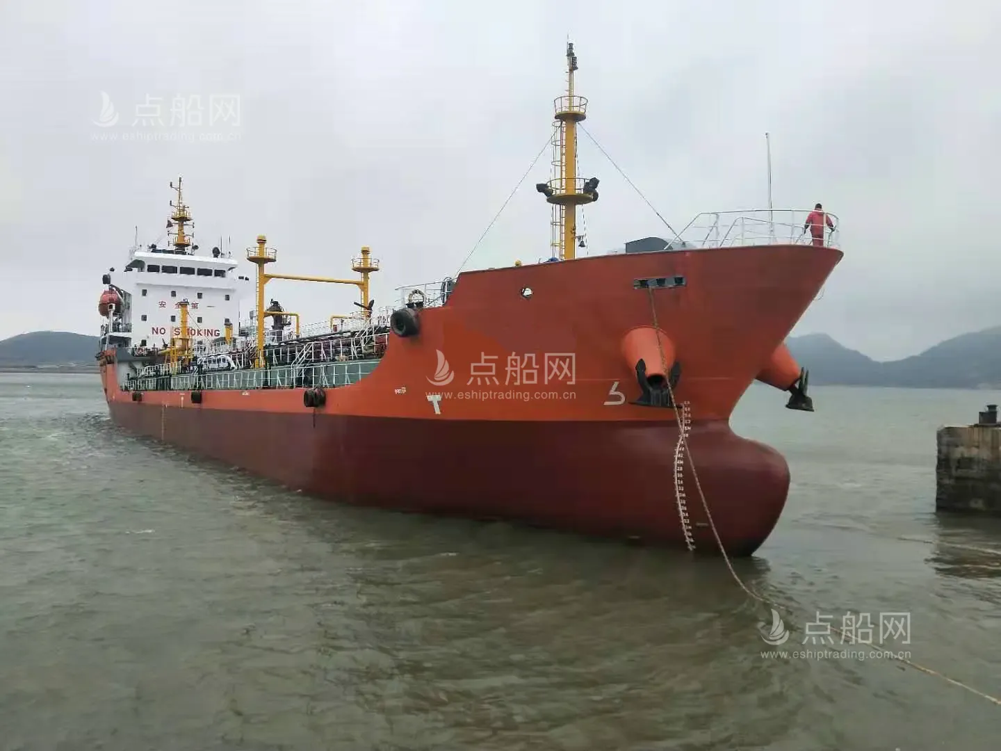 出售3740吨成品油船