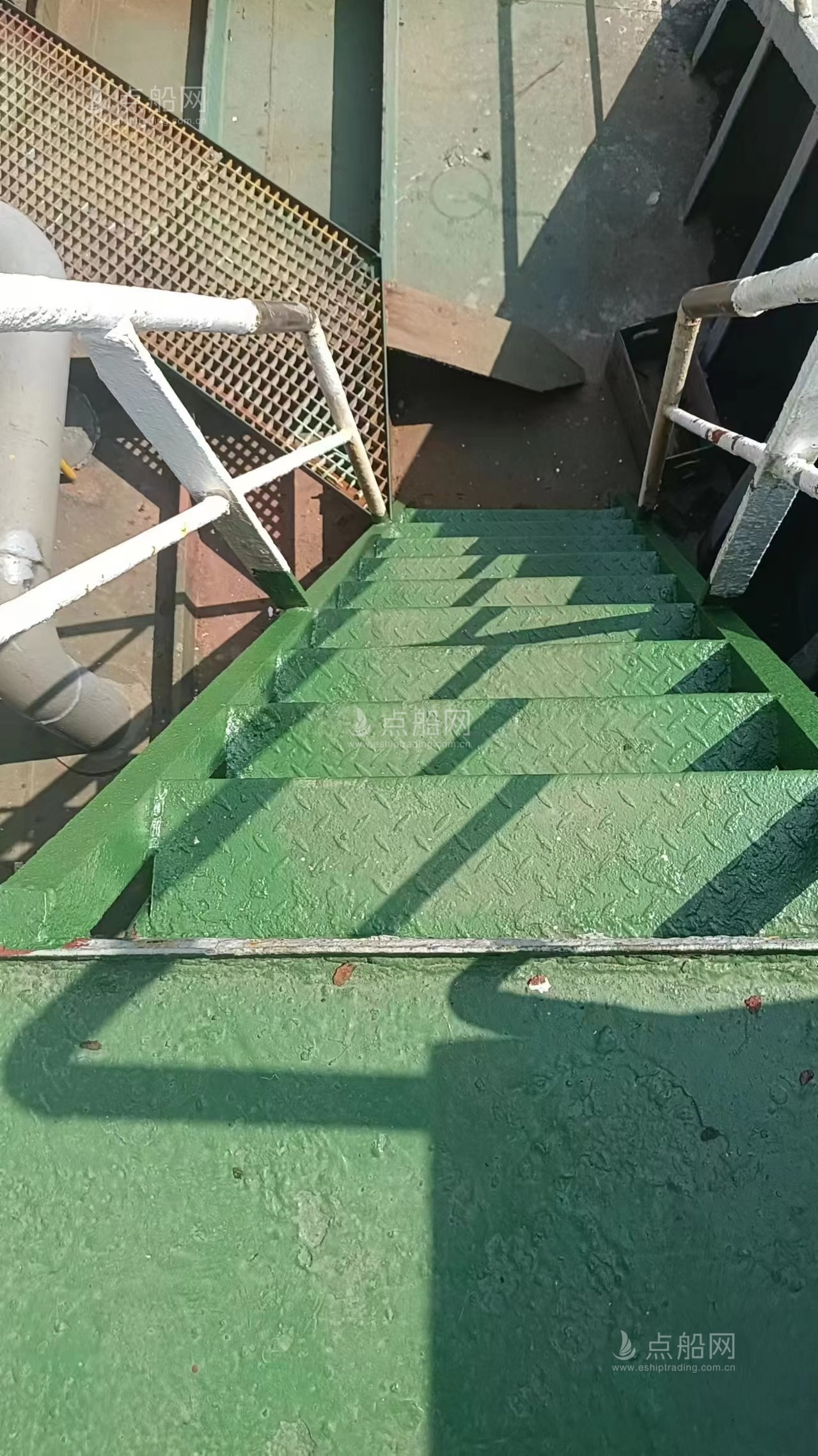 出售3740吨成品油船