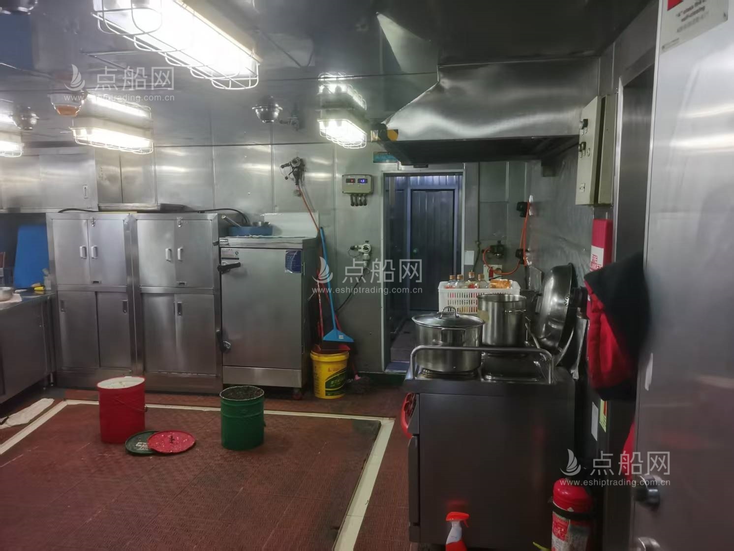 出售8000马力三用拖轮