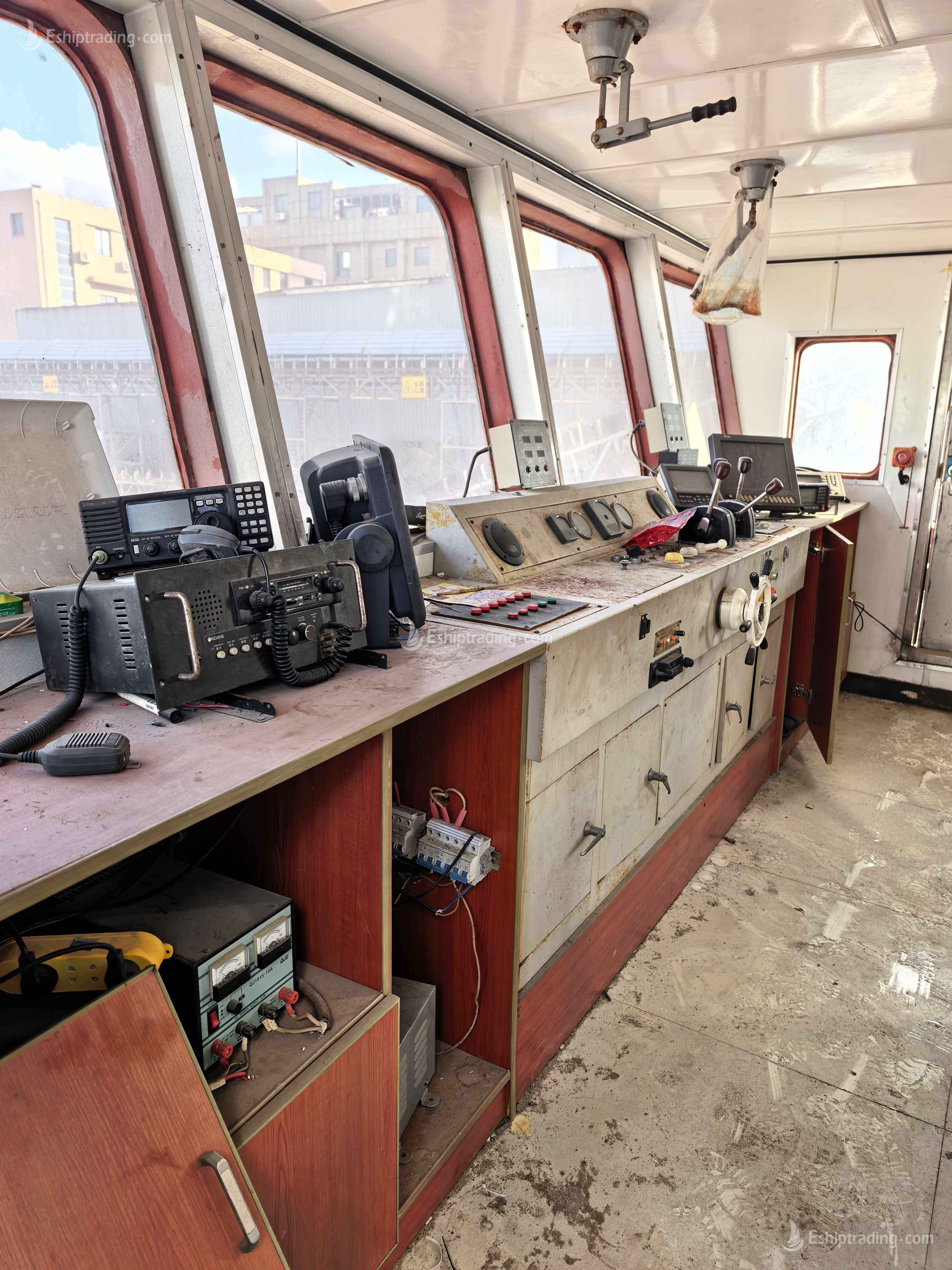 16 T Fully Revolving Floating Crane For Sale