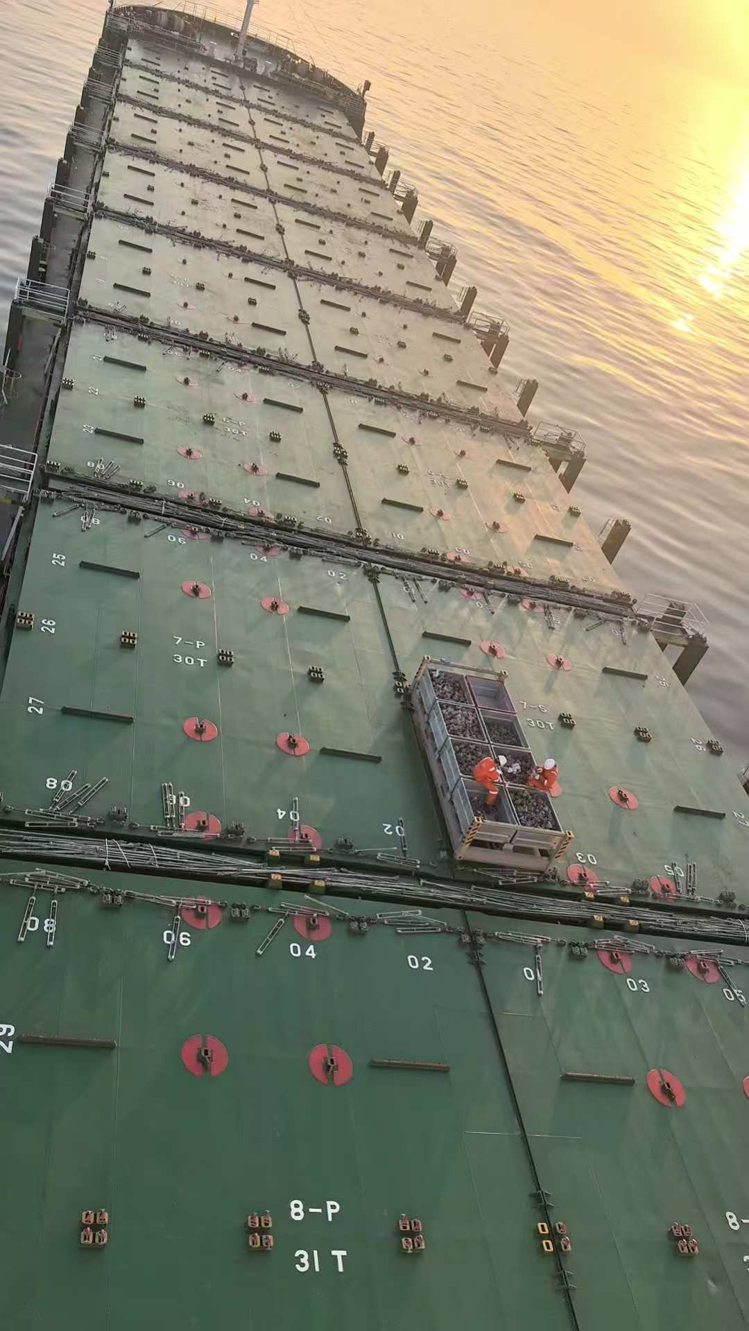 出售1364箱集装箱船