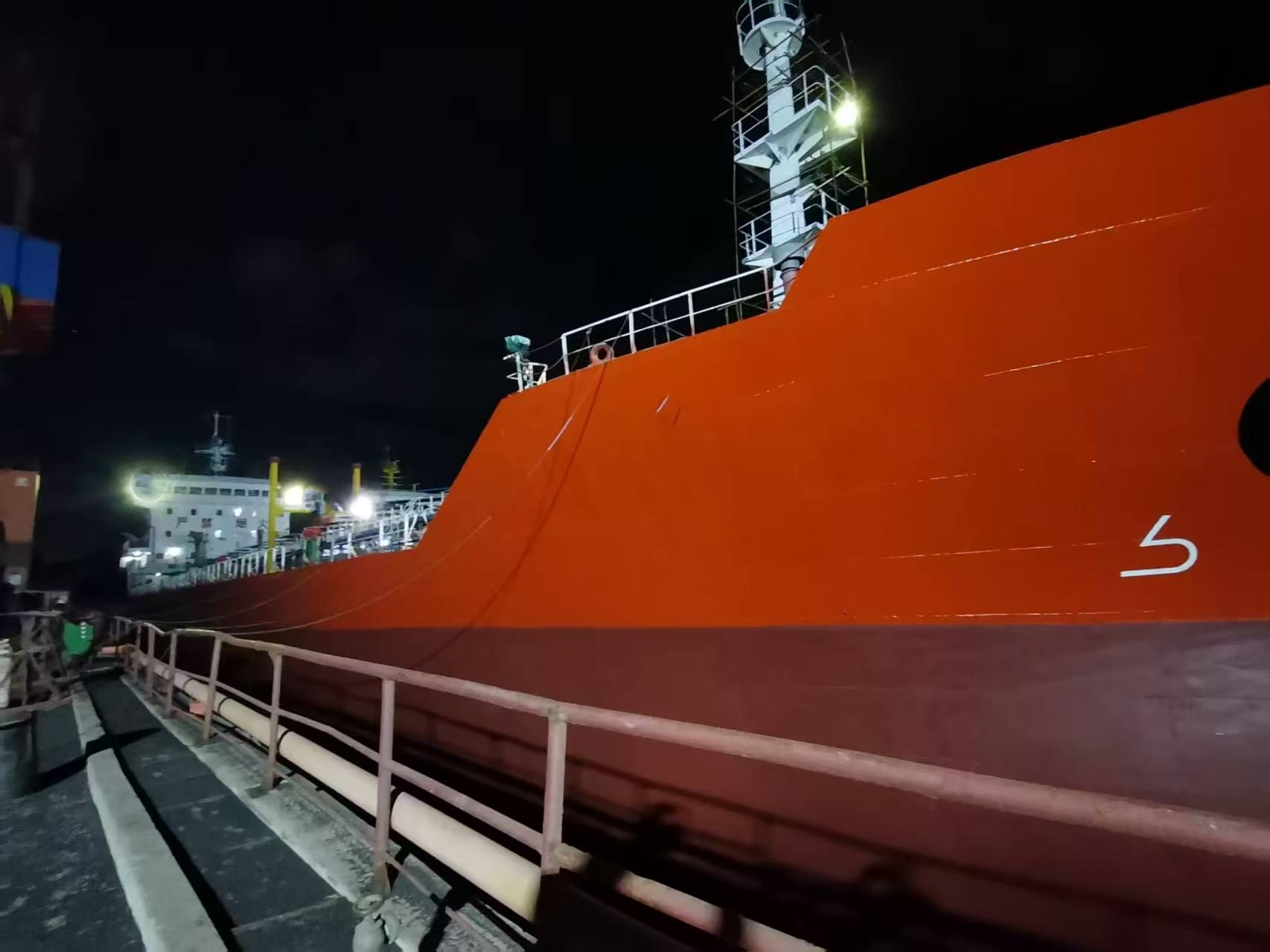 出售6691吨成品油船