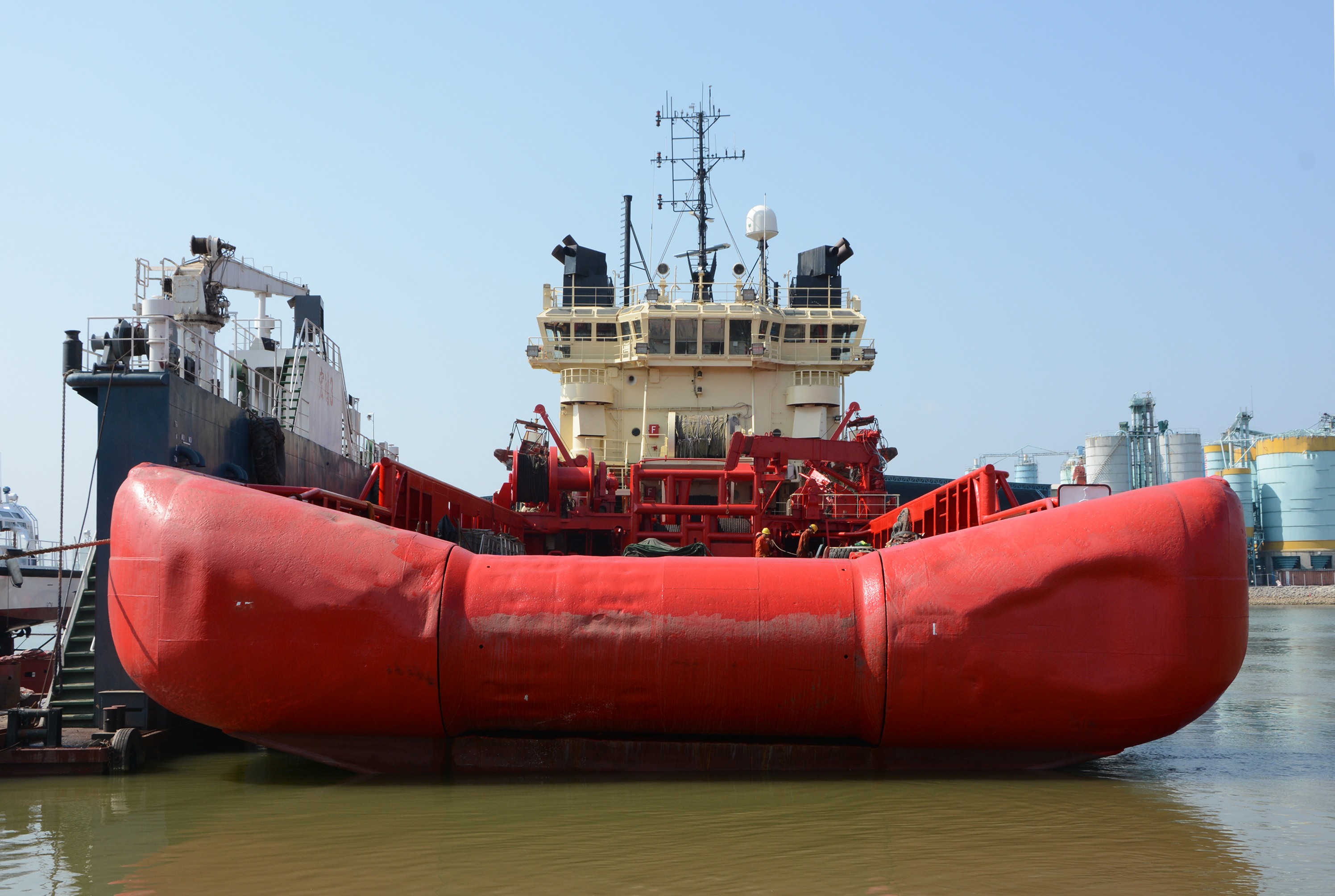 出售17843 马力三用拖轮