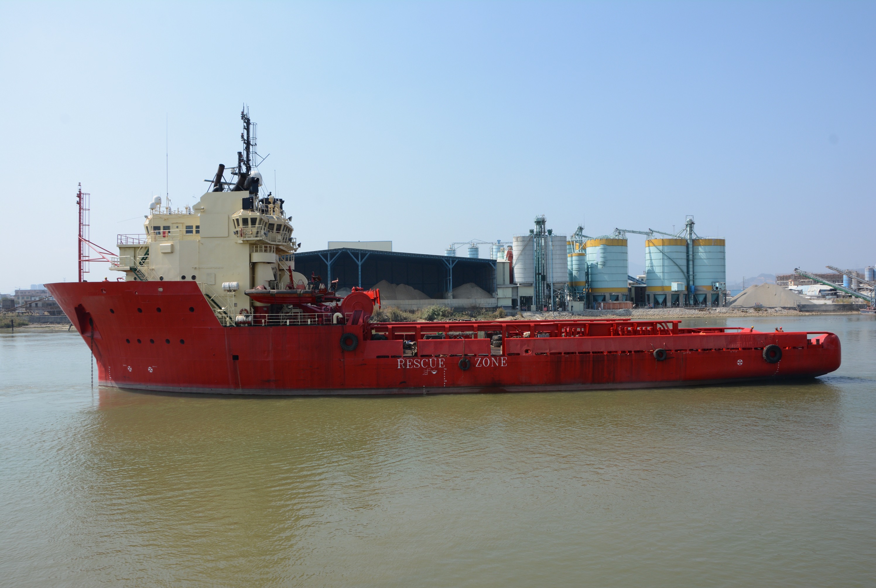 出售17843 马力三用拖轮