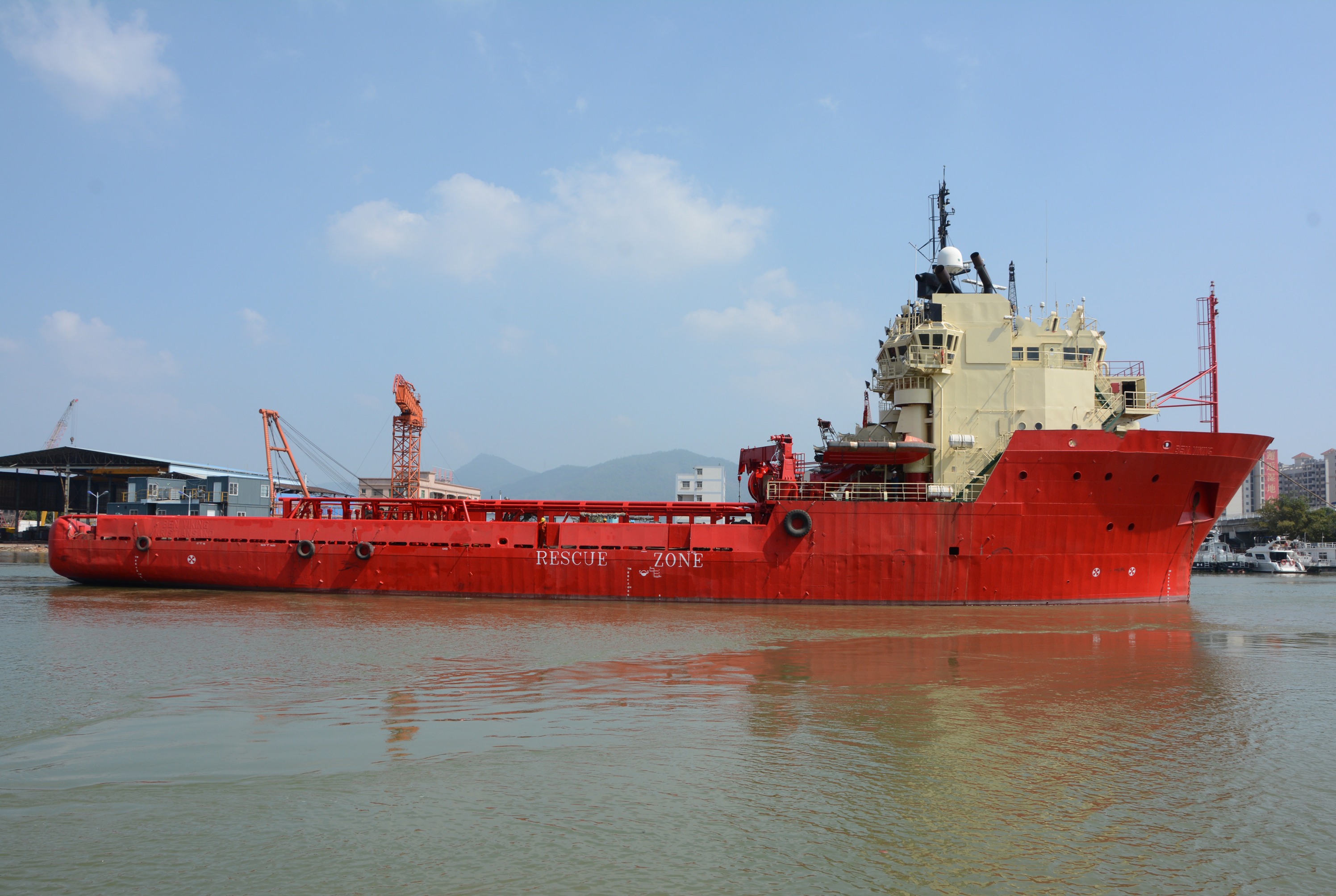 出售17843 马力三用拖轮