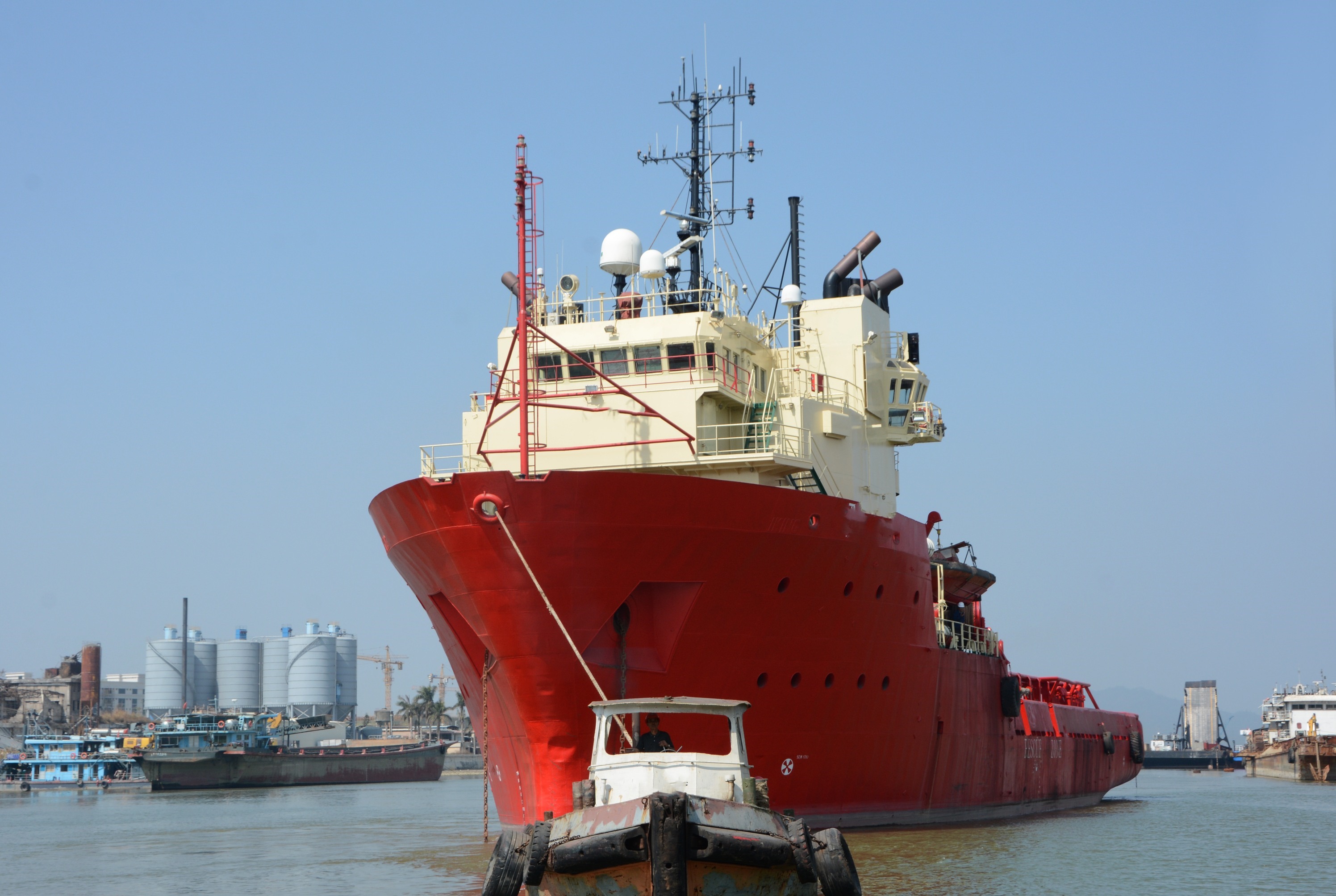 出售17843 马力三用拖轮