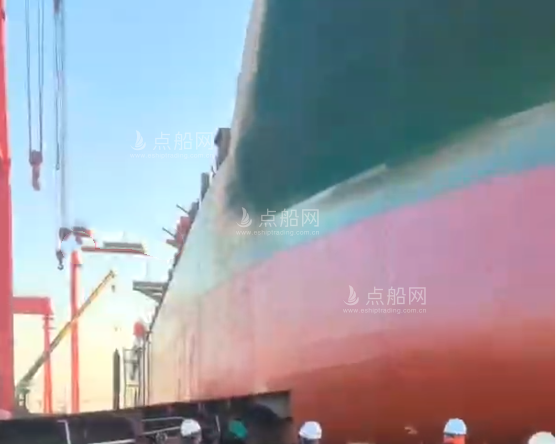 出售在建2206箱集装箱船