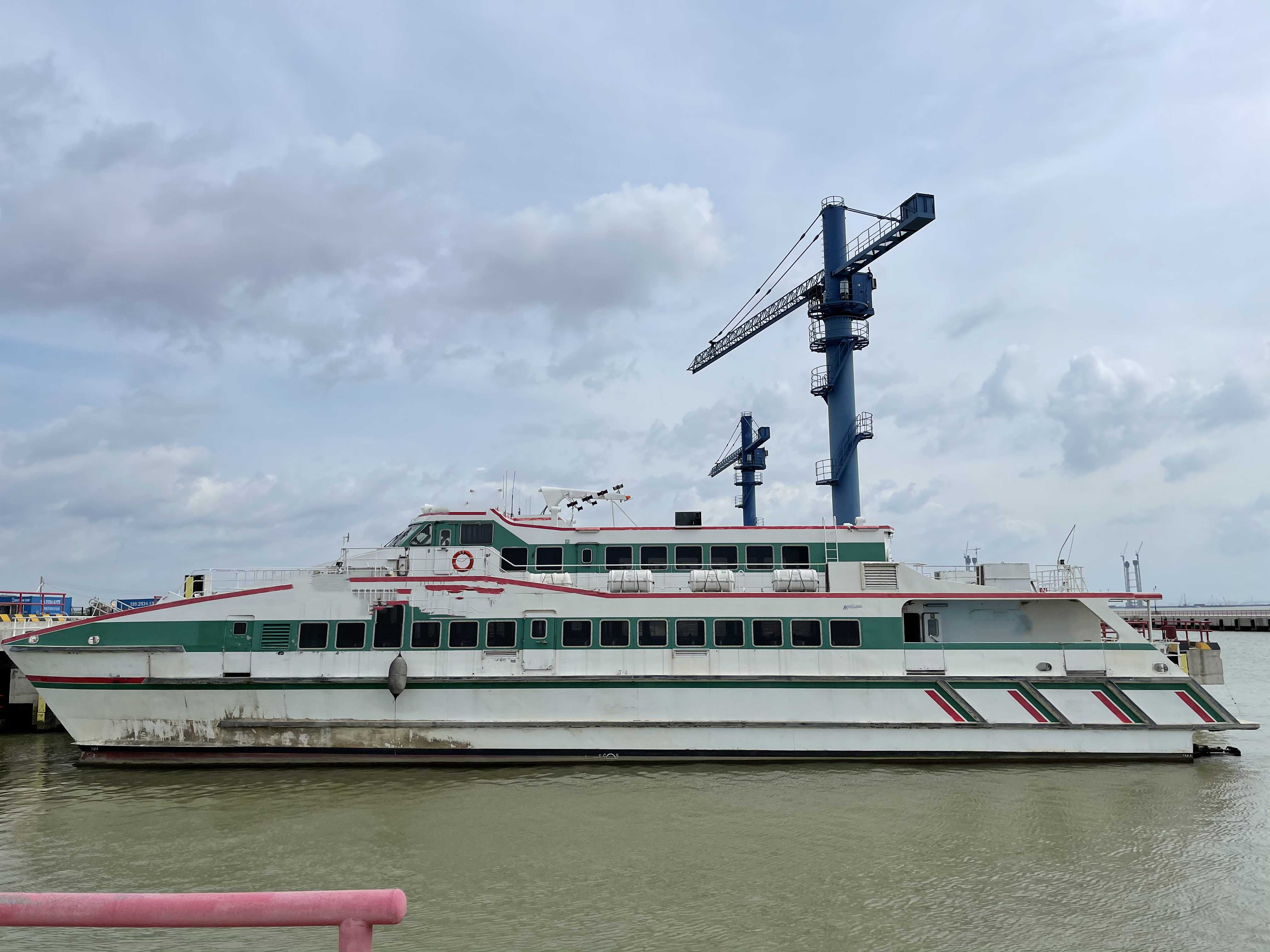 出售341人高速客船