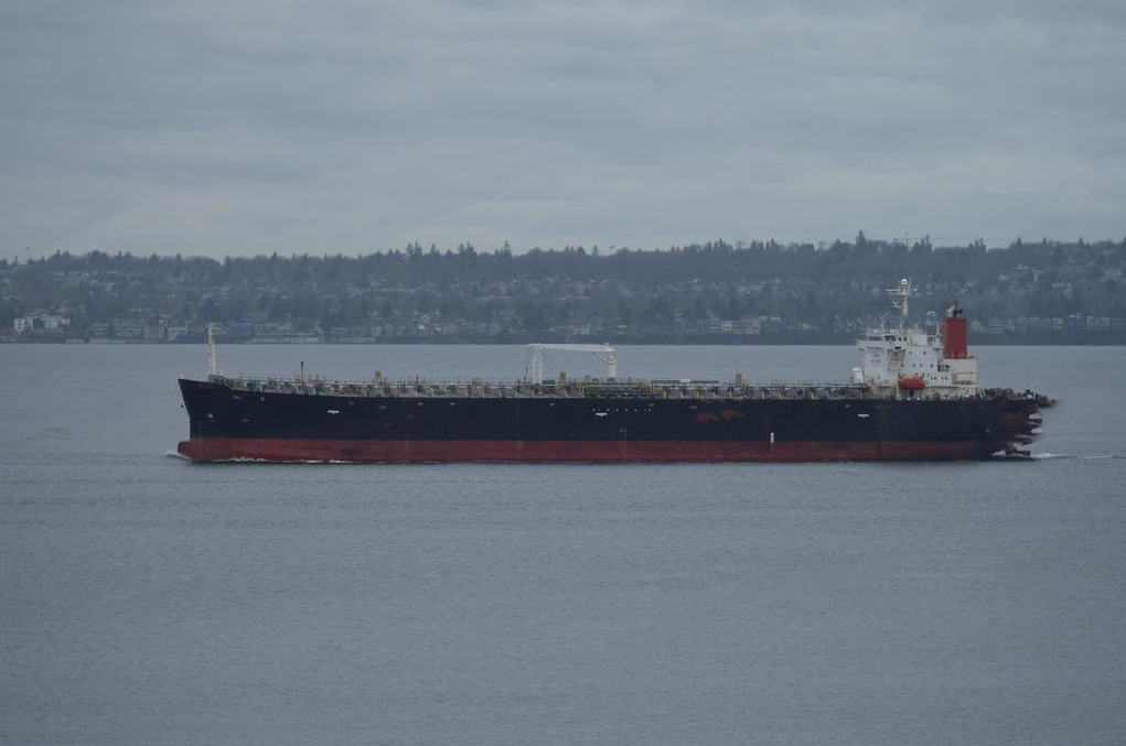 出售53700吨成品油船