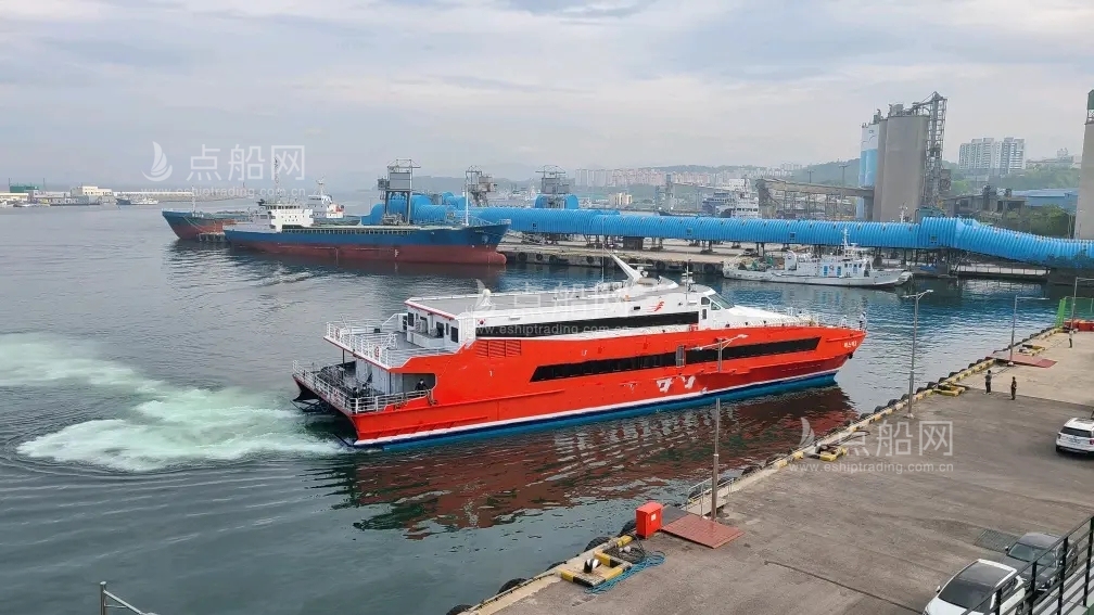 出售587人双体客船