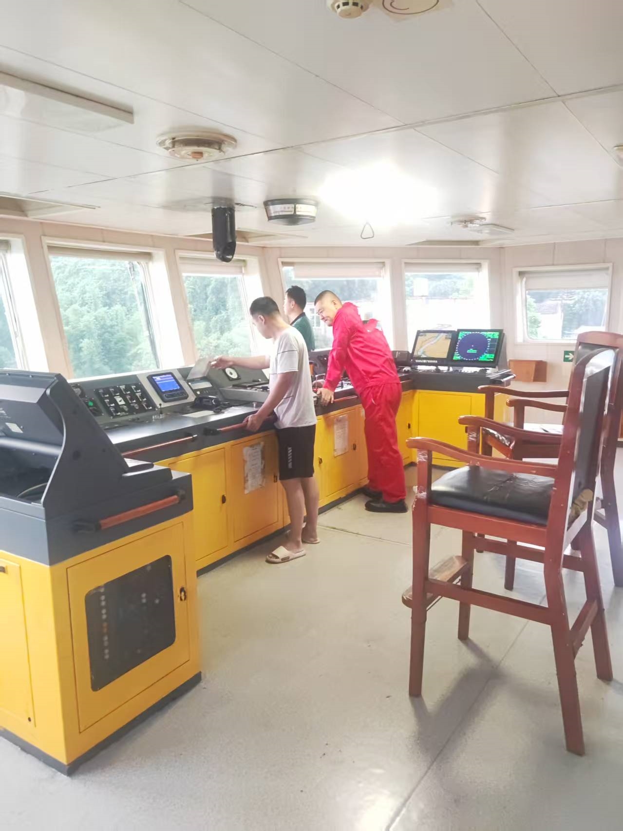 出售10554马力三用拖轮