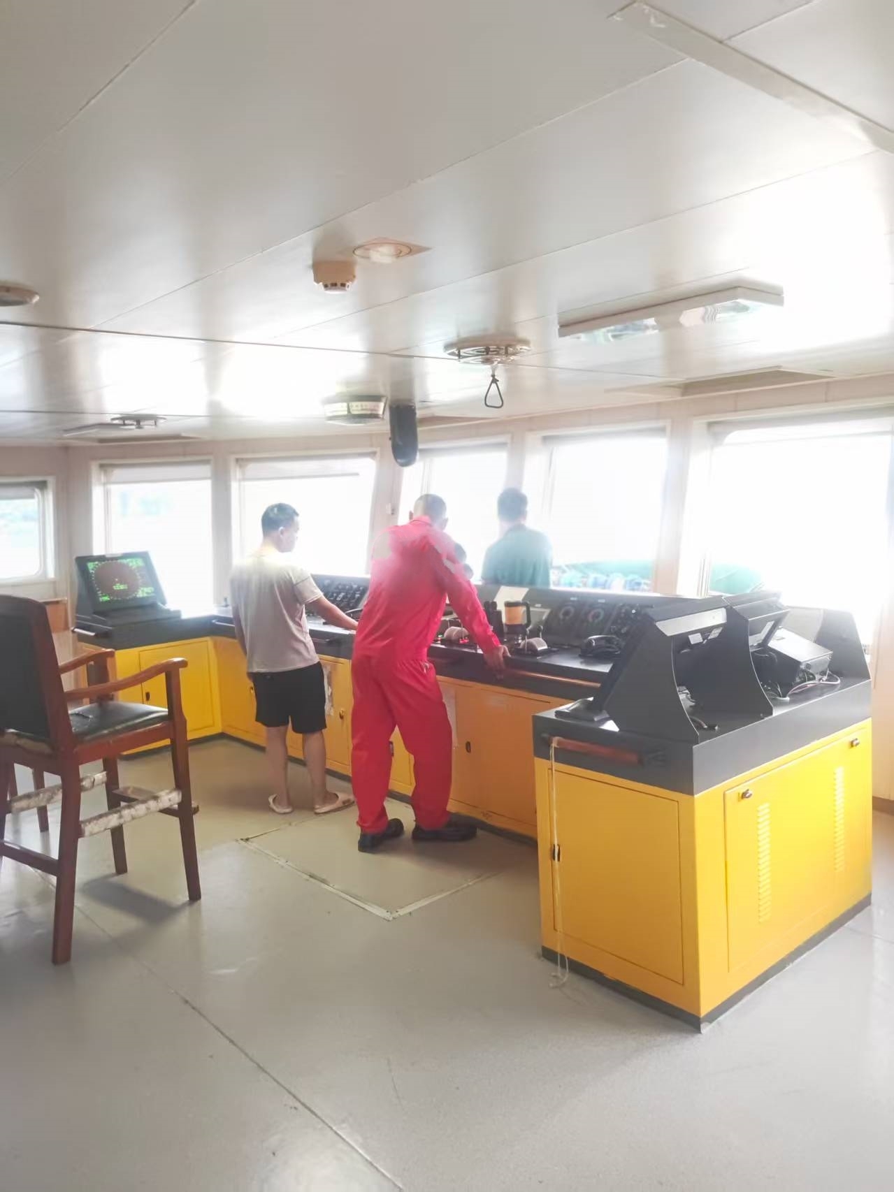 出售10554马力三用拖轮