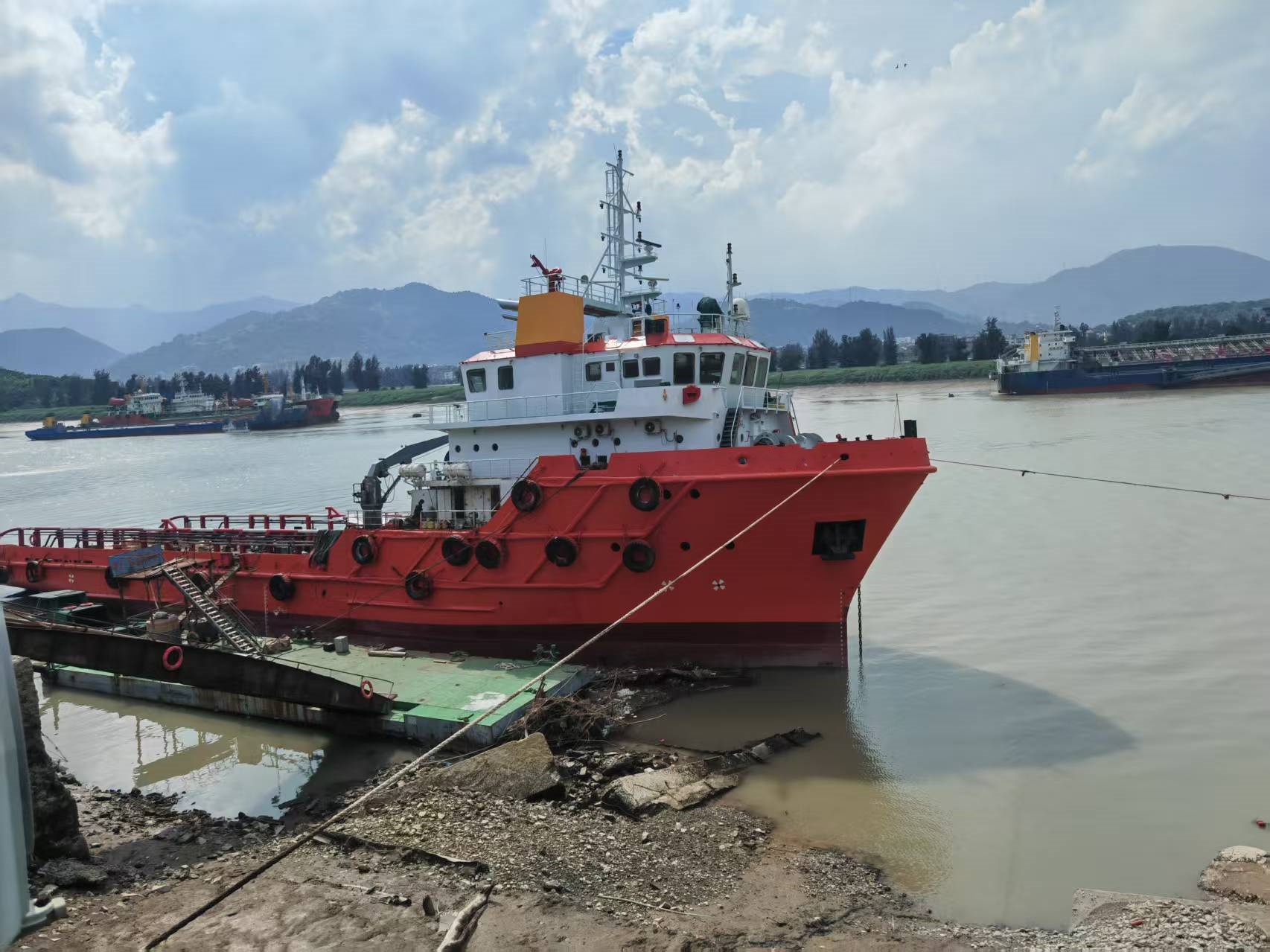 出售10554马力三用拖轮