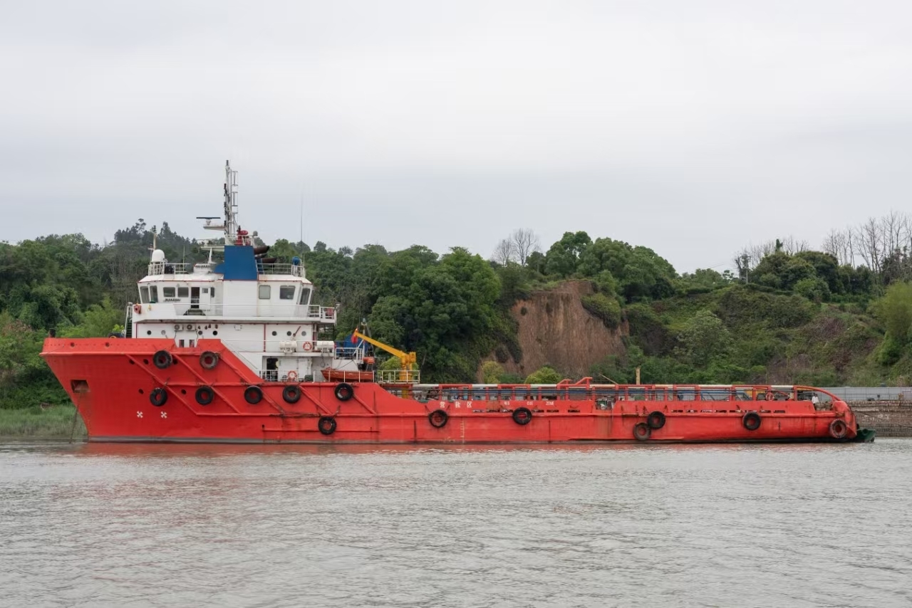 出售10554马力三用拖轮