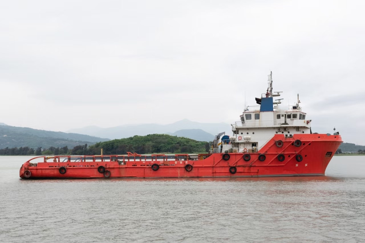 出售10554马力三用拖轮