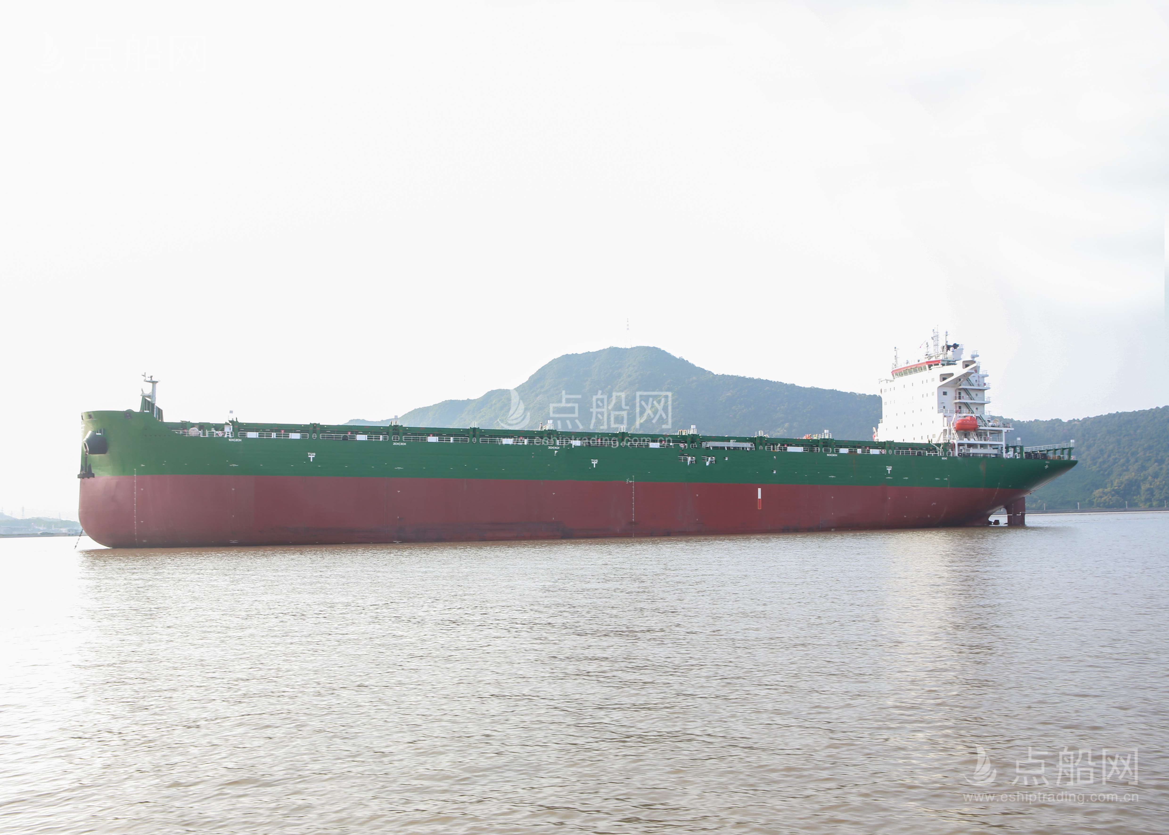 出售3316箱集装箱船