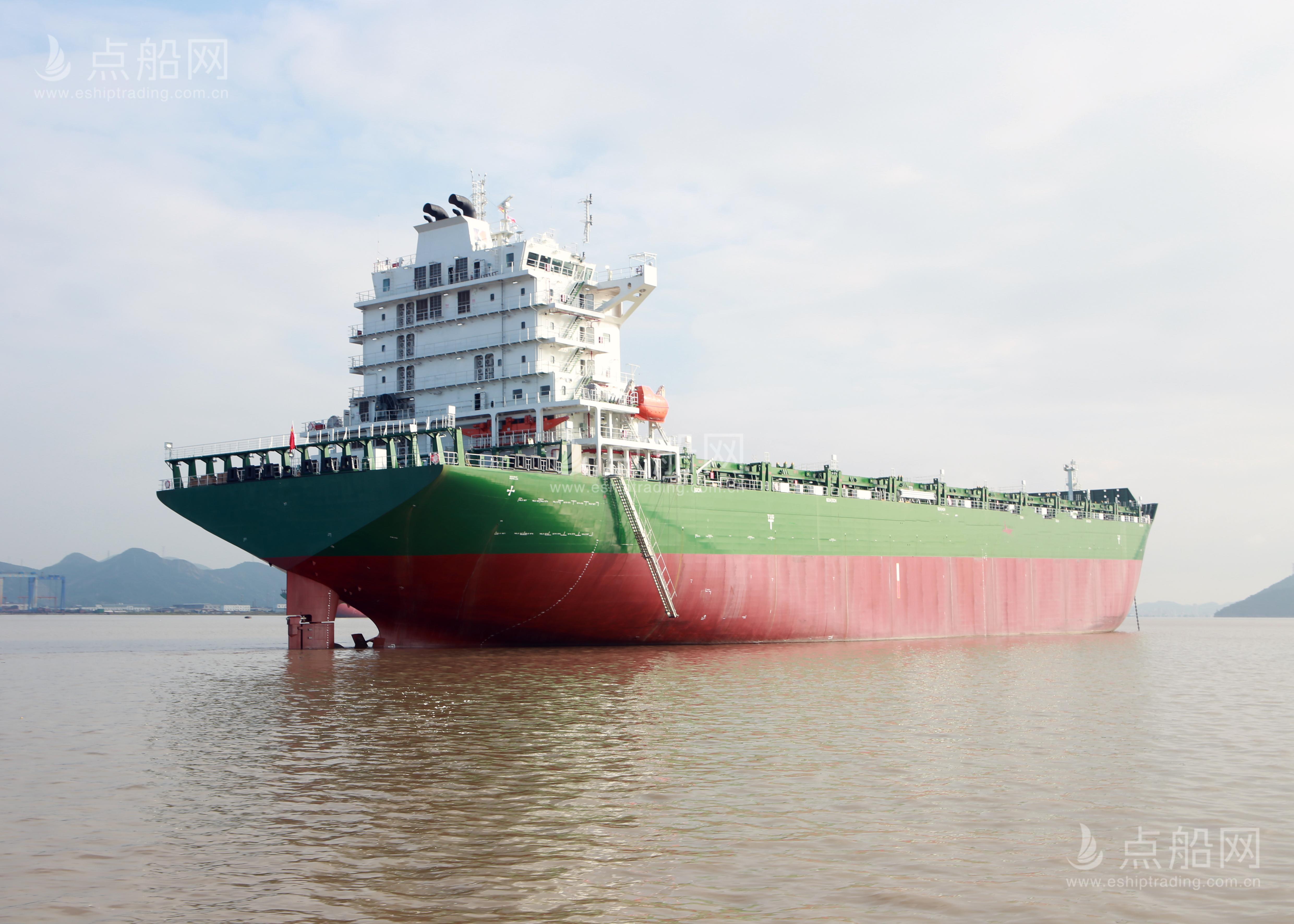 出售3316箱集装箱船