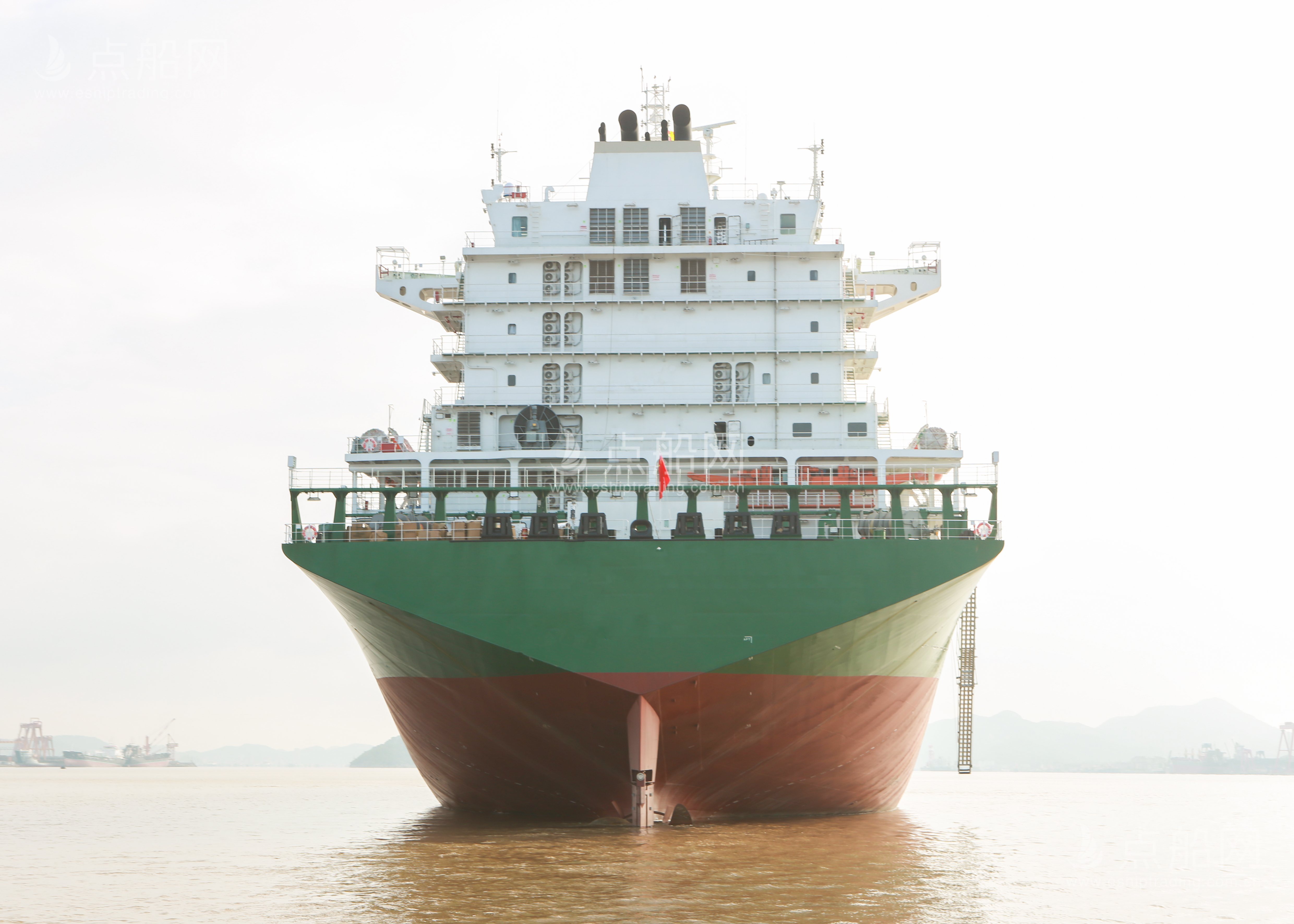 出售3316箱集装箱船