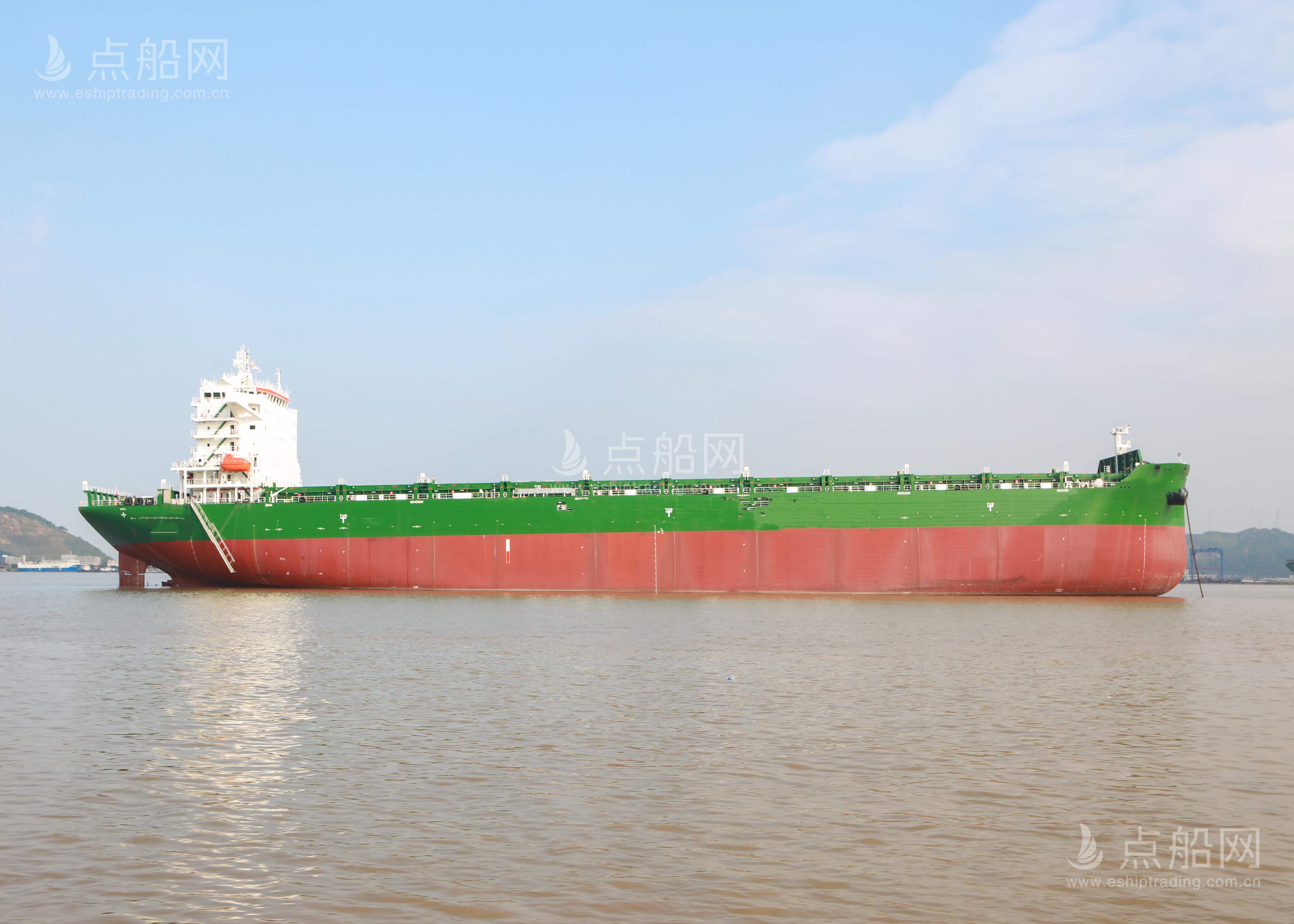 出售3316箱集装箱船