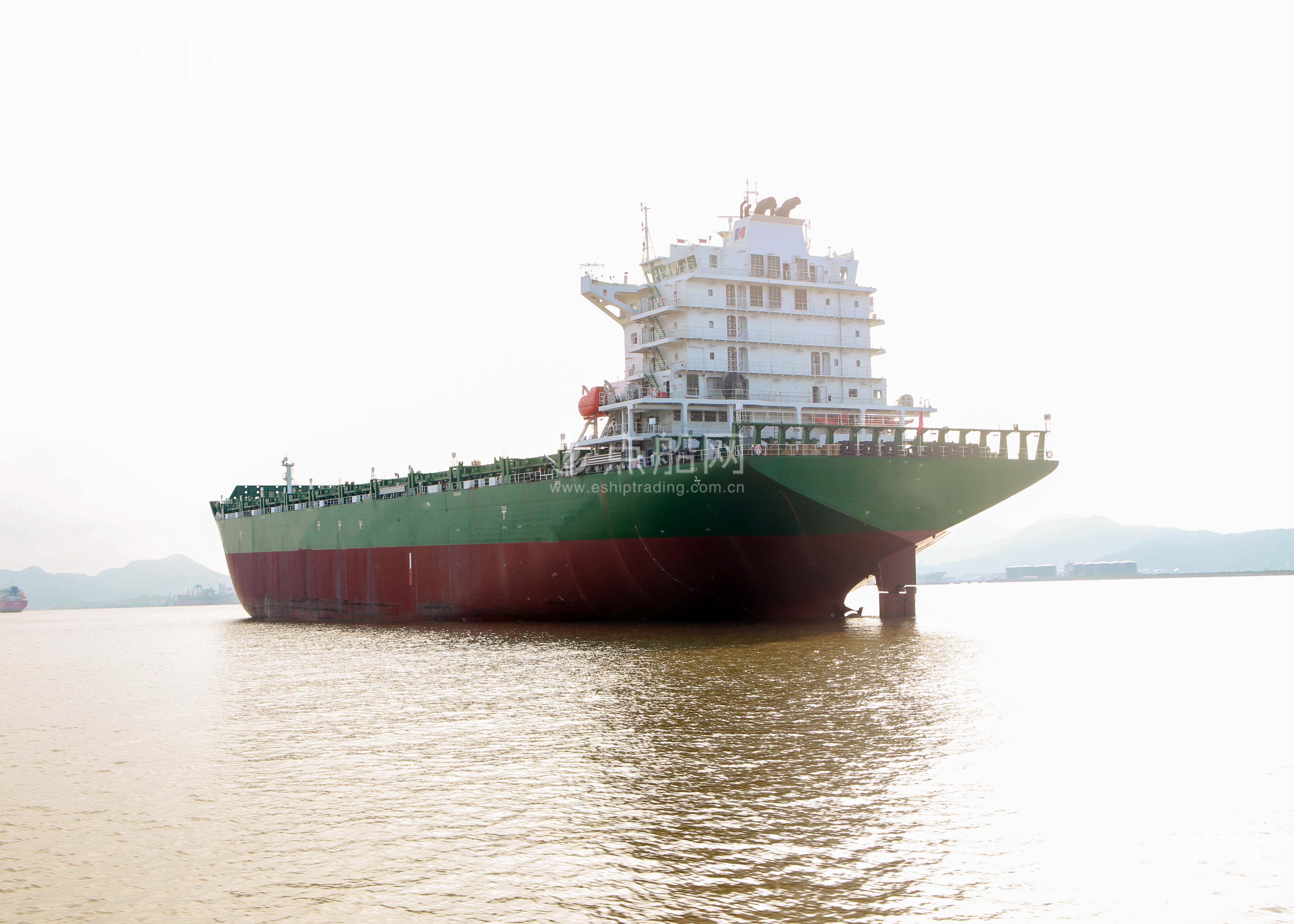 出售3316箱集装箱船