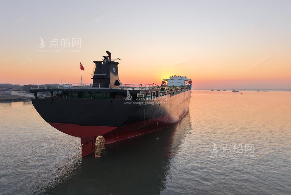 出售1366箱集装箱船