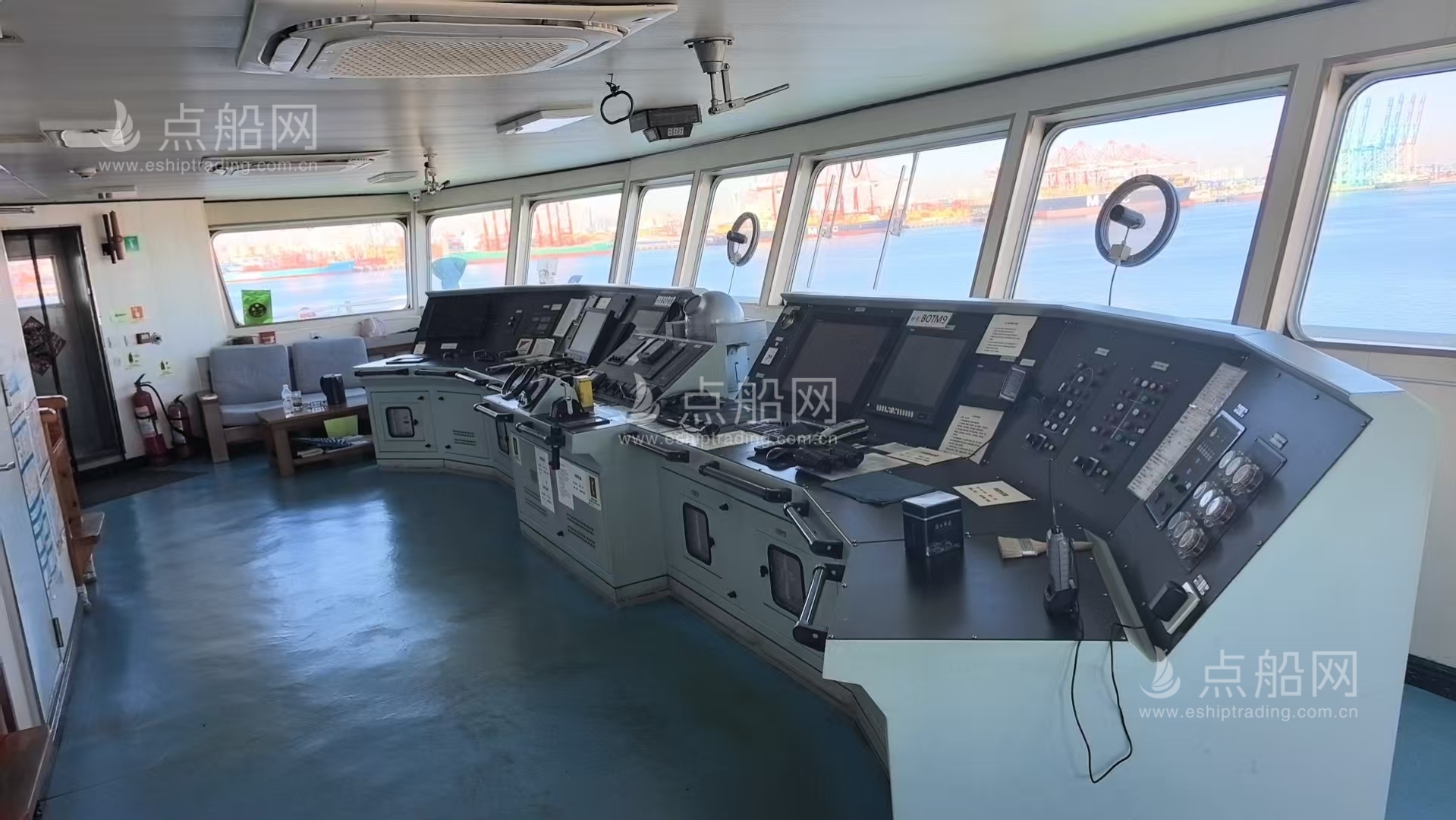 出售1366箱集装箱船