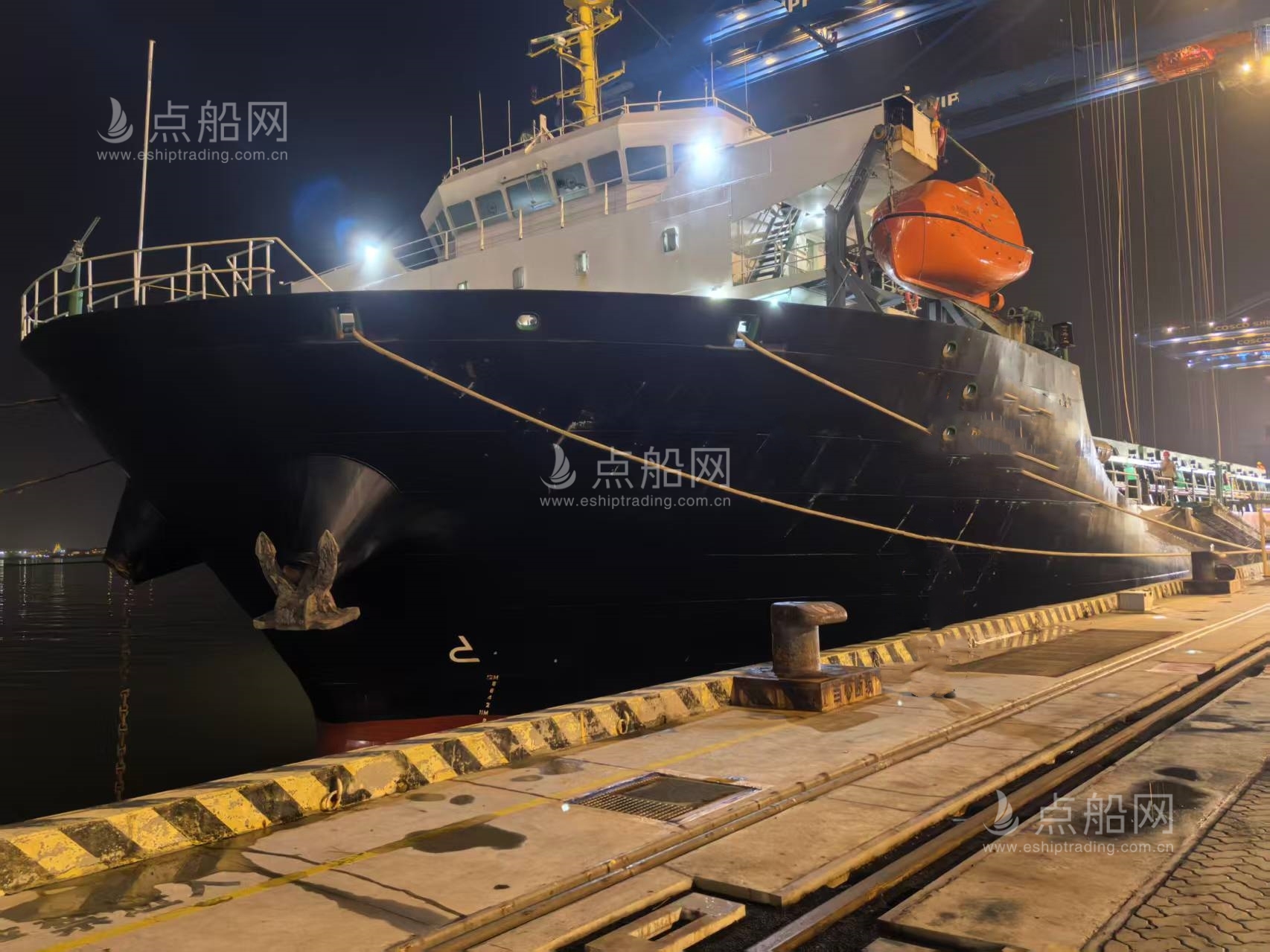 出售1366箱集装箱船