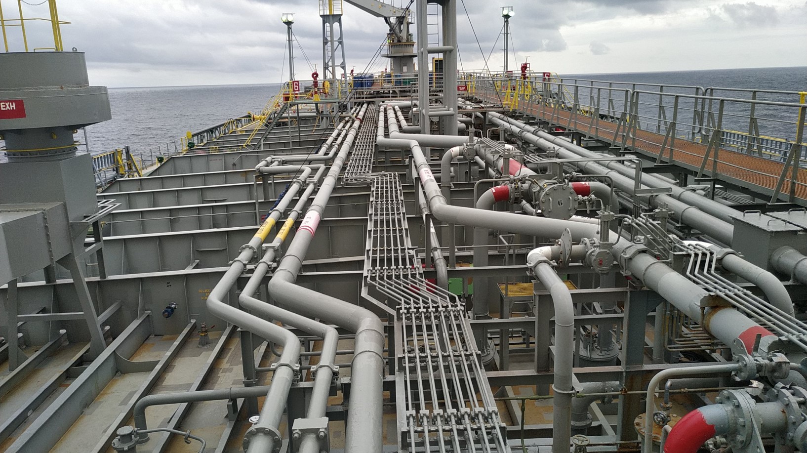 出售48400吨成品油船