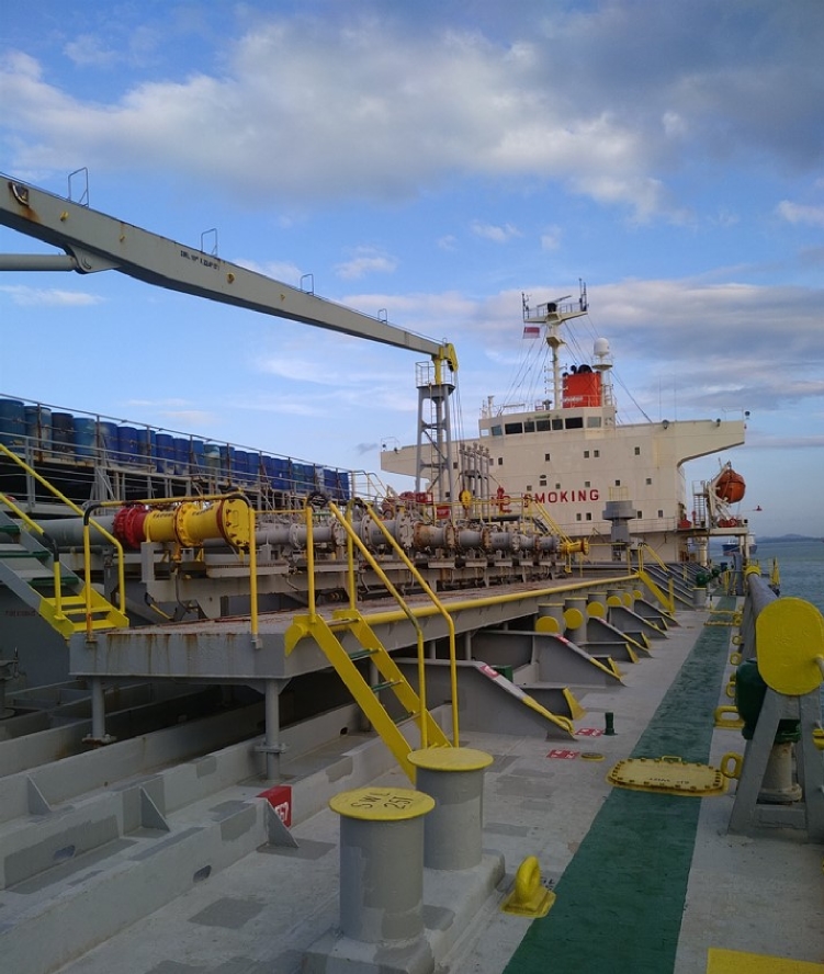 出售48400吨成品油船