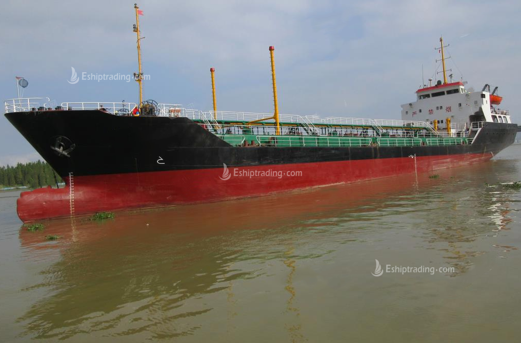2200 T Product Oil Tanker For Sale
