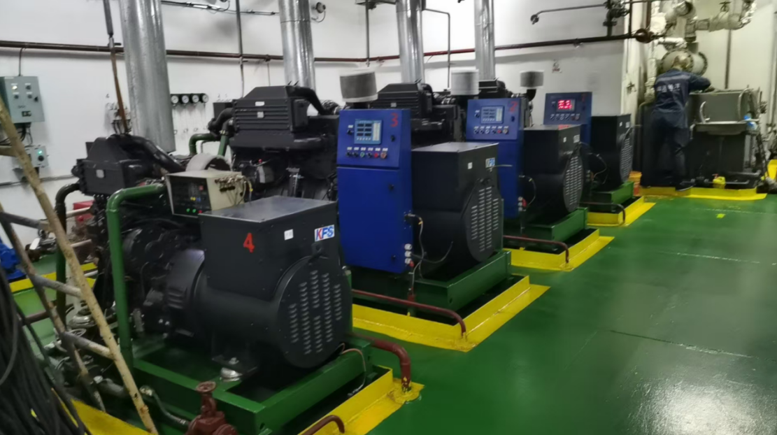 出售1246箱集装箱船