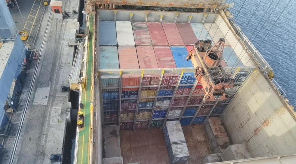 出售1246箱集装箱船