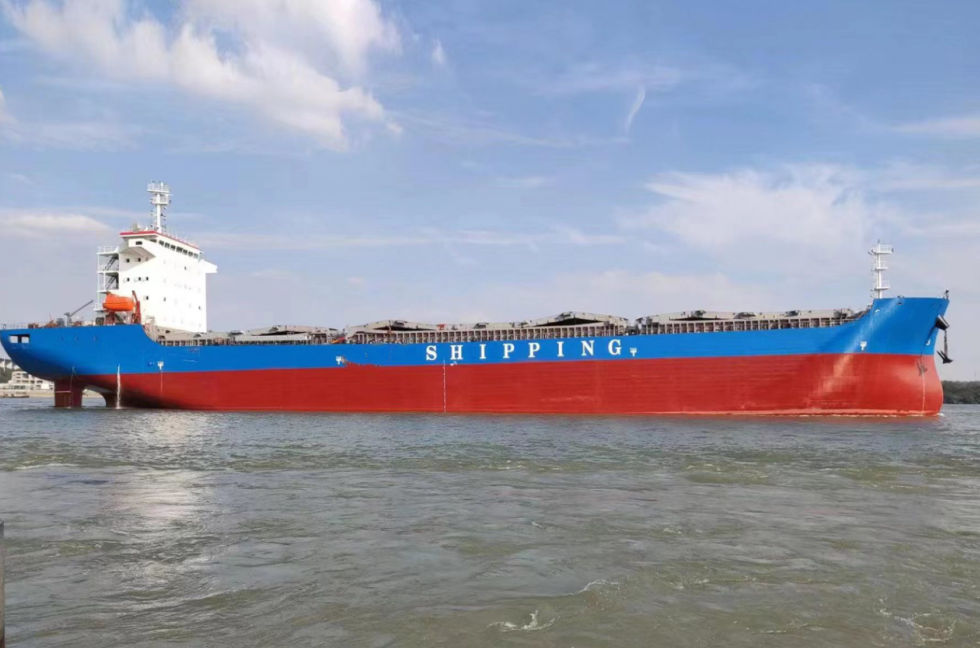 出售1246箱集装箱船