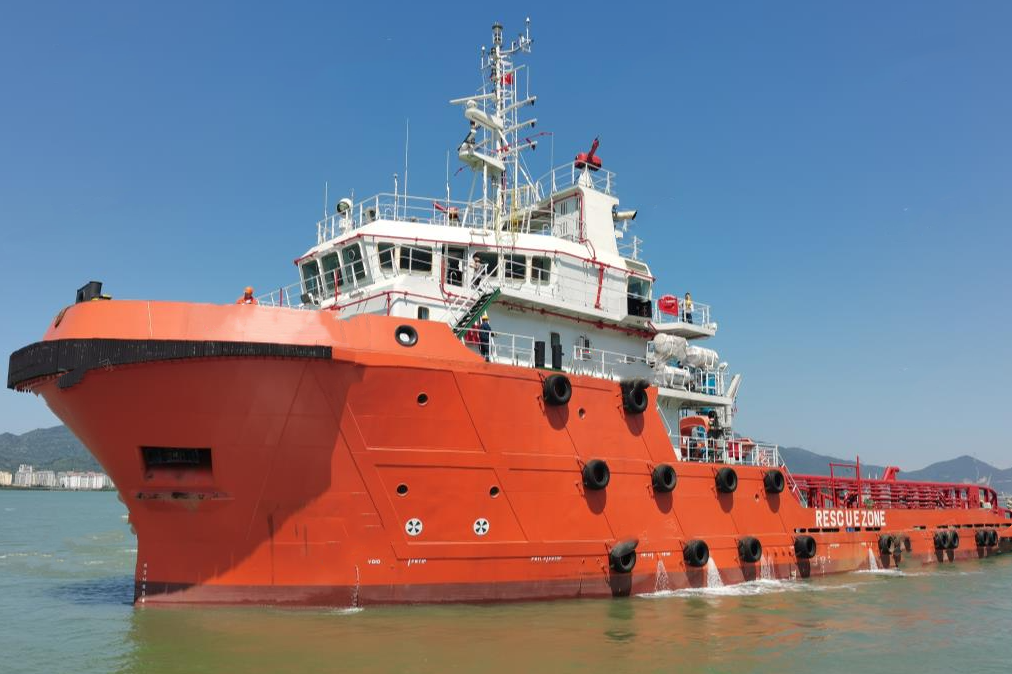 出售5222 马力三用拖轮