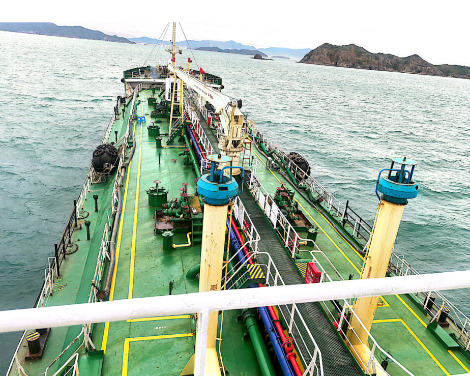 出售4500吨成品油船