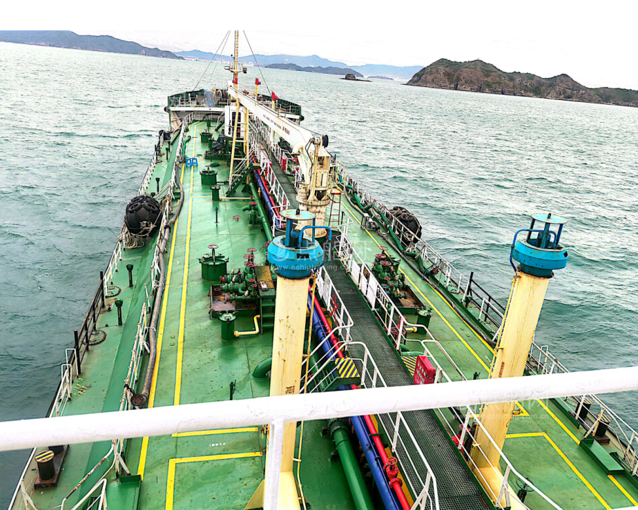 出售4500吨成品油船