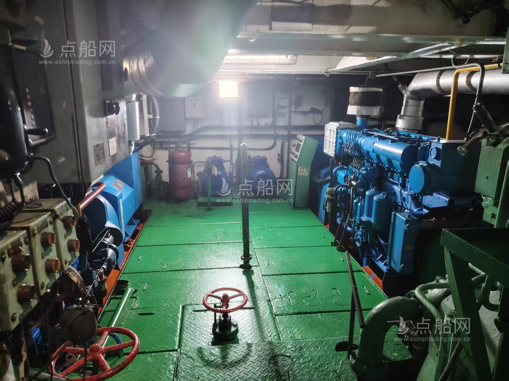 出售4500吨成品油船